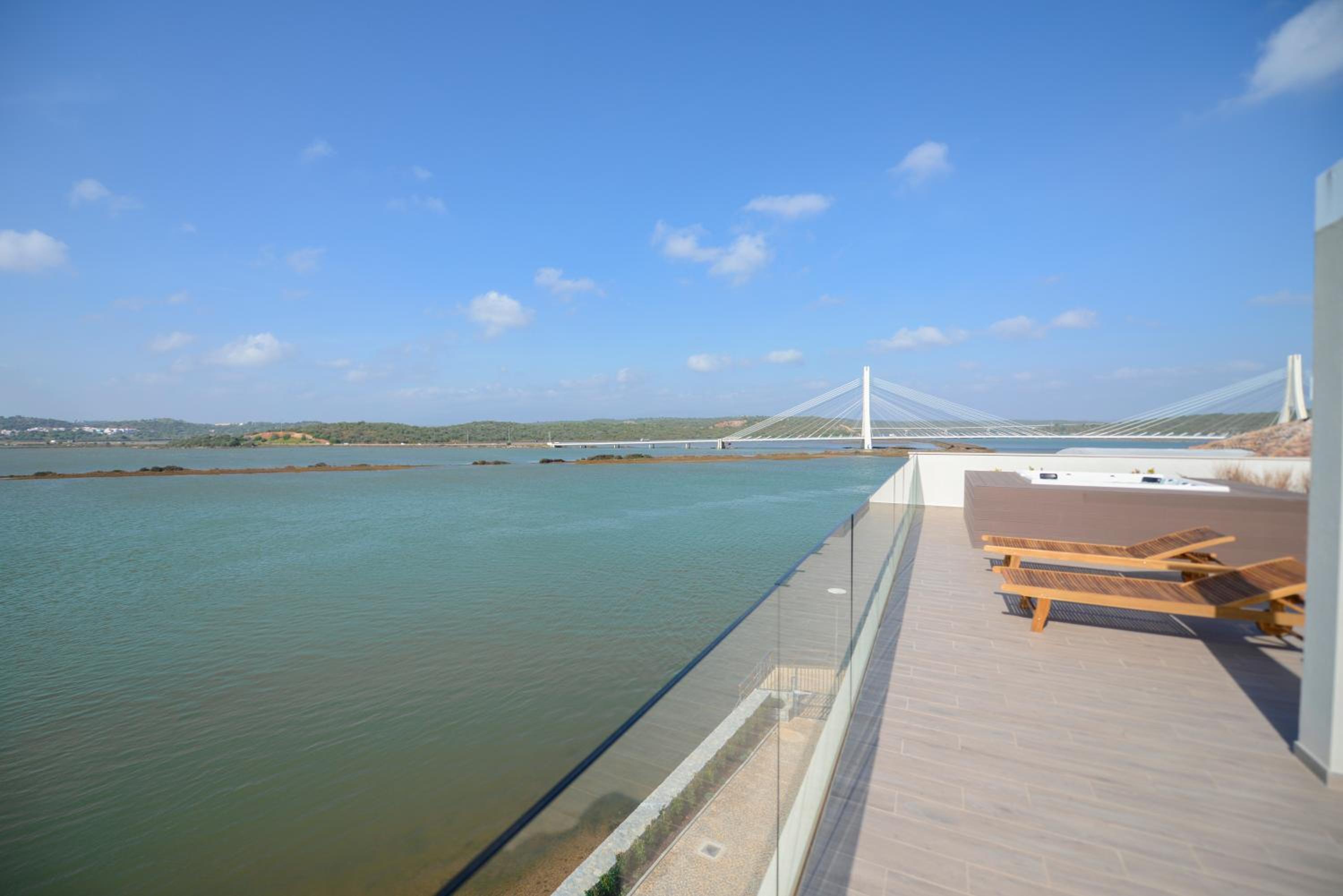 Hotel Arade Riverside Modern Apartment