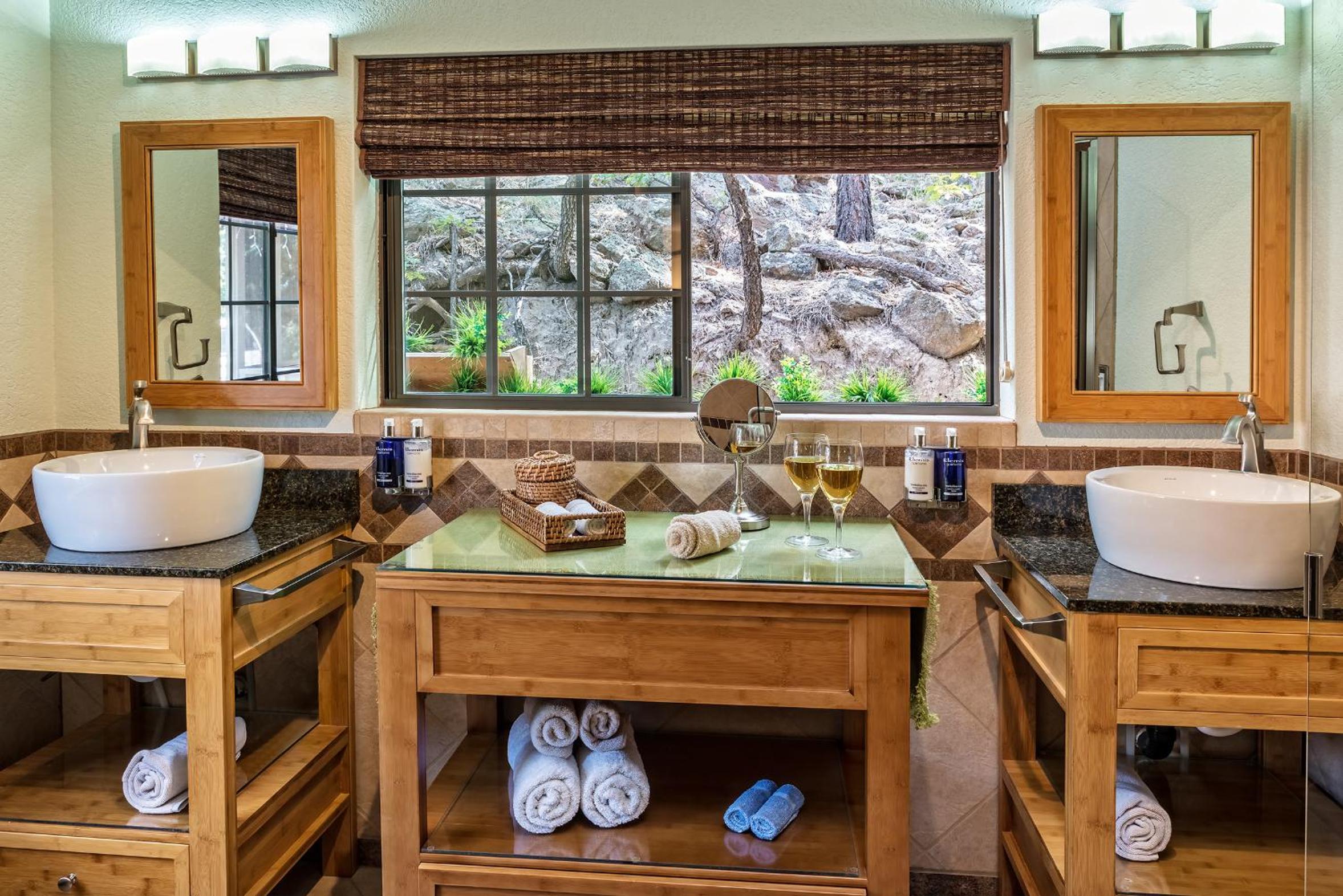 Sheridan House Inn- Adult Only Accommodation