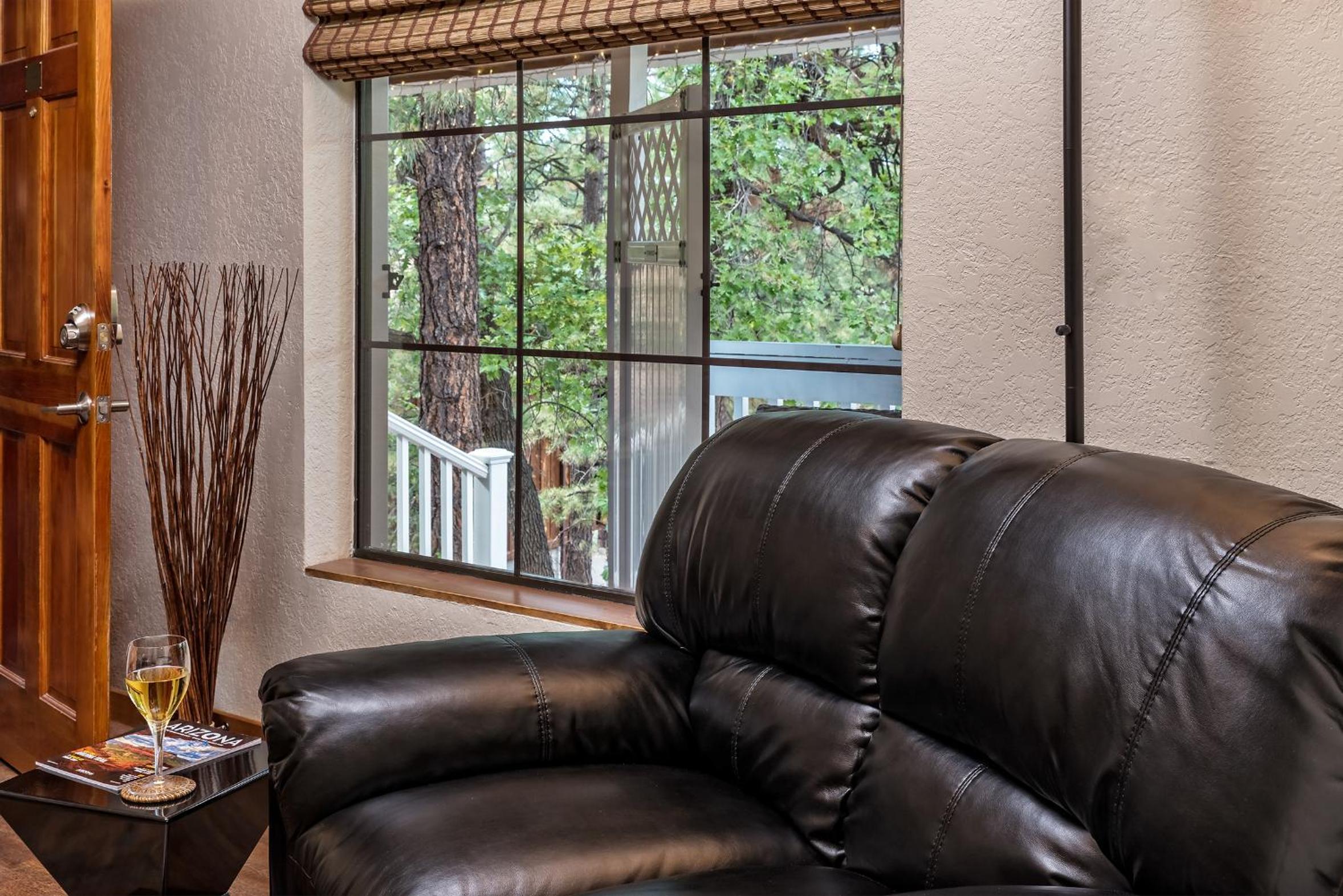 Sheridan House Inn- Adult Only Accommodation