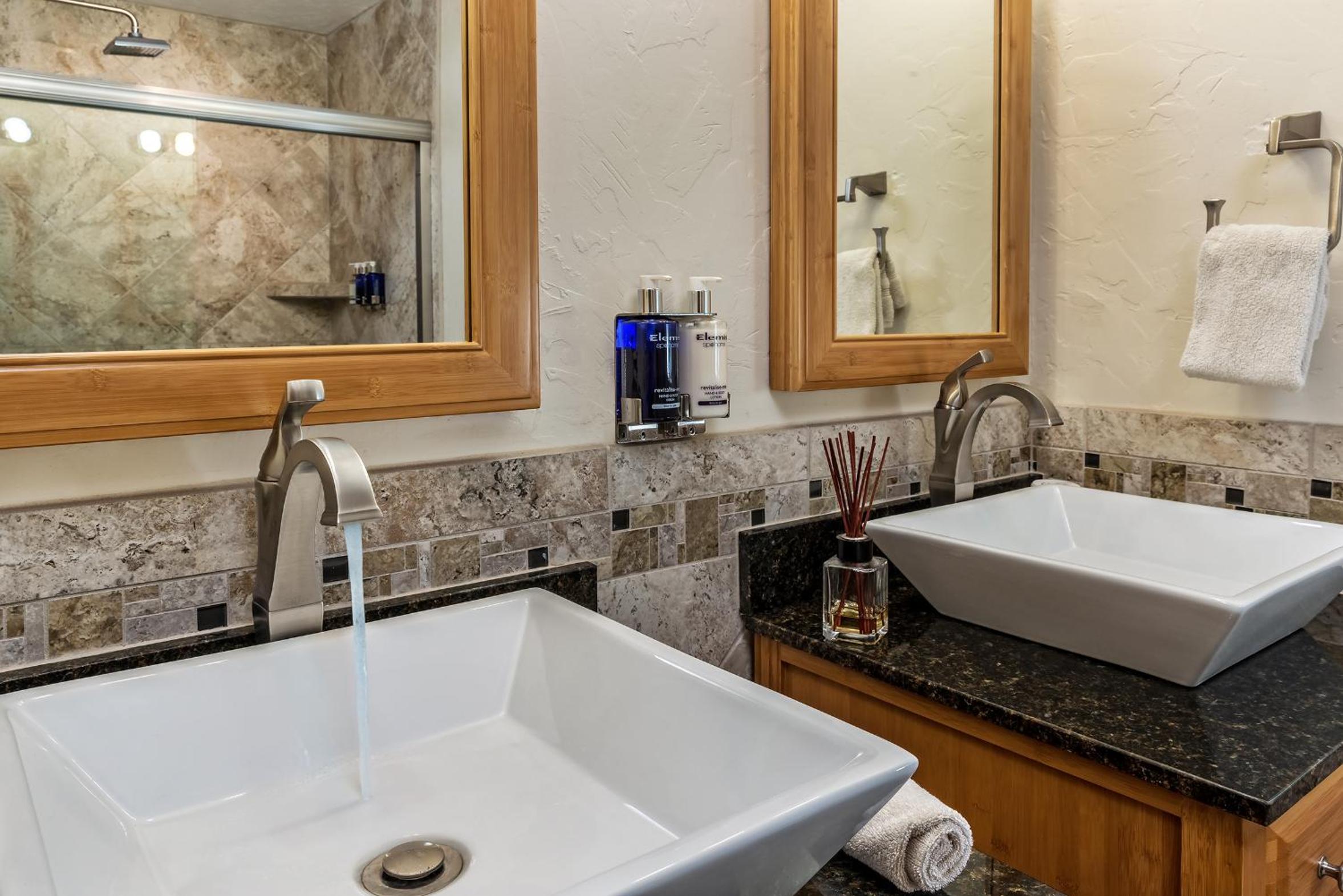 Sheridan House Inn- Adult Only Accommodation