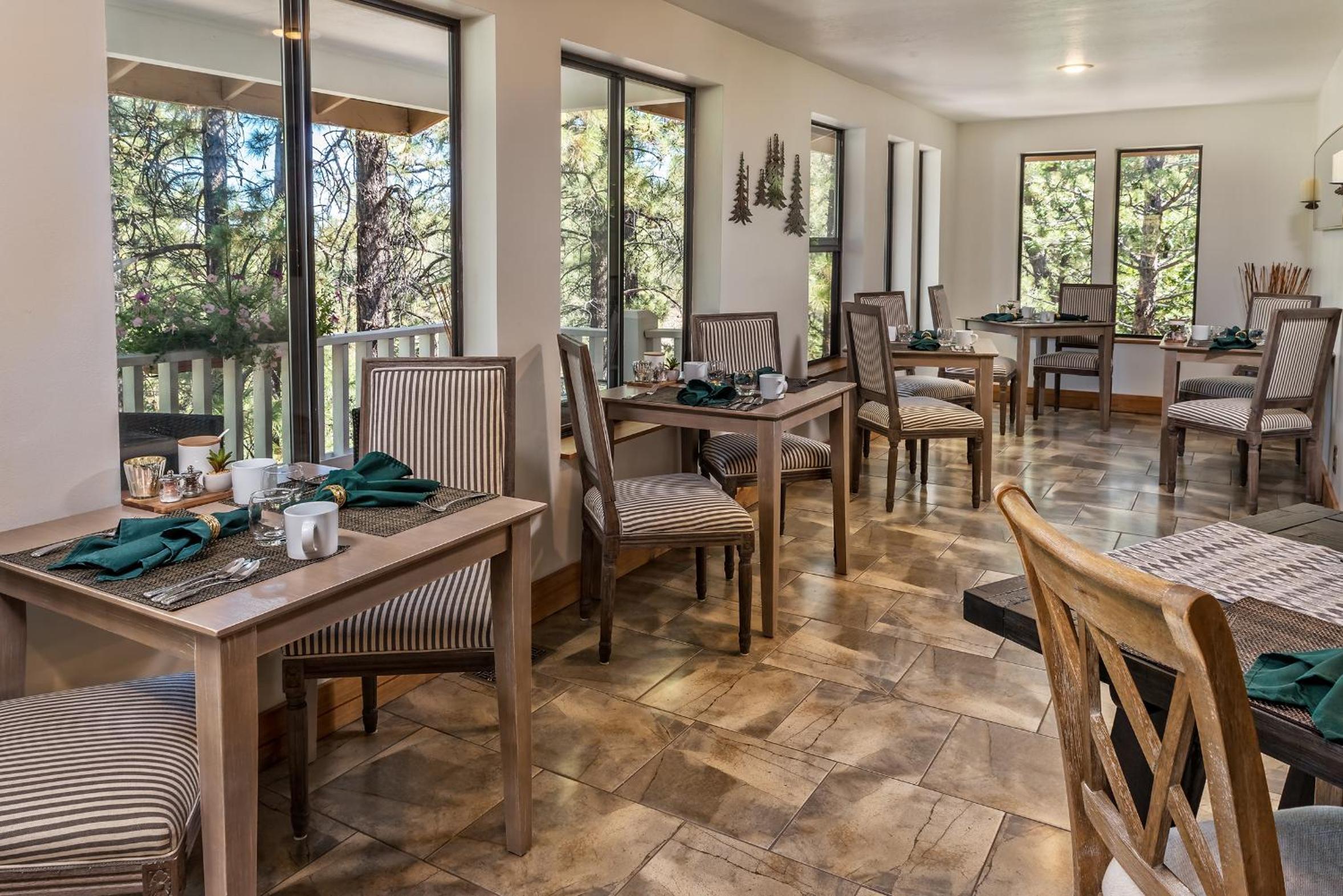 Sheridan House Inn- Adult Only Accommodation