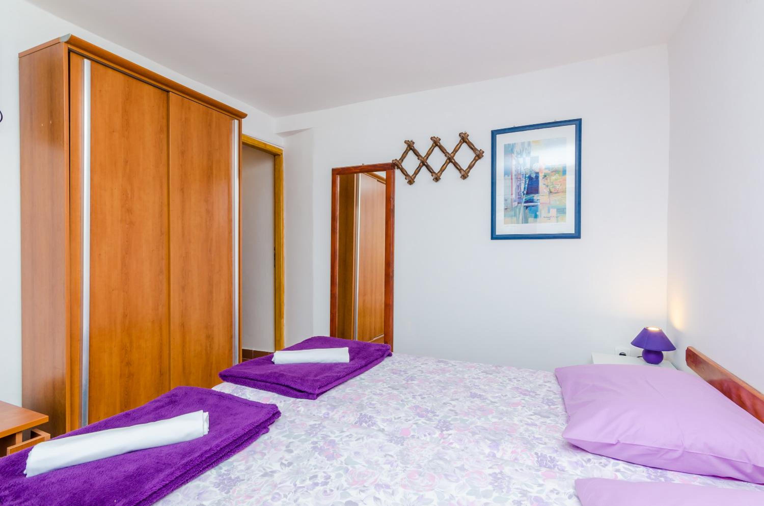 Apartments & Rooms Mihajica