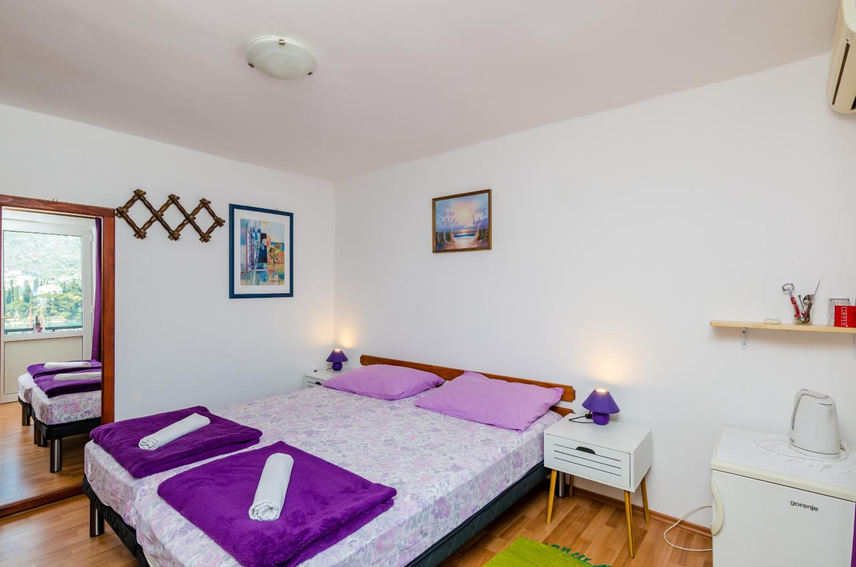 Apartments & Rooms Mihajica