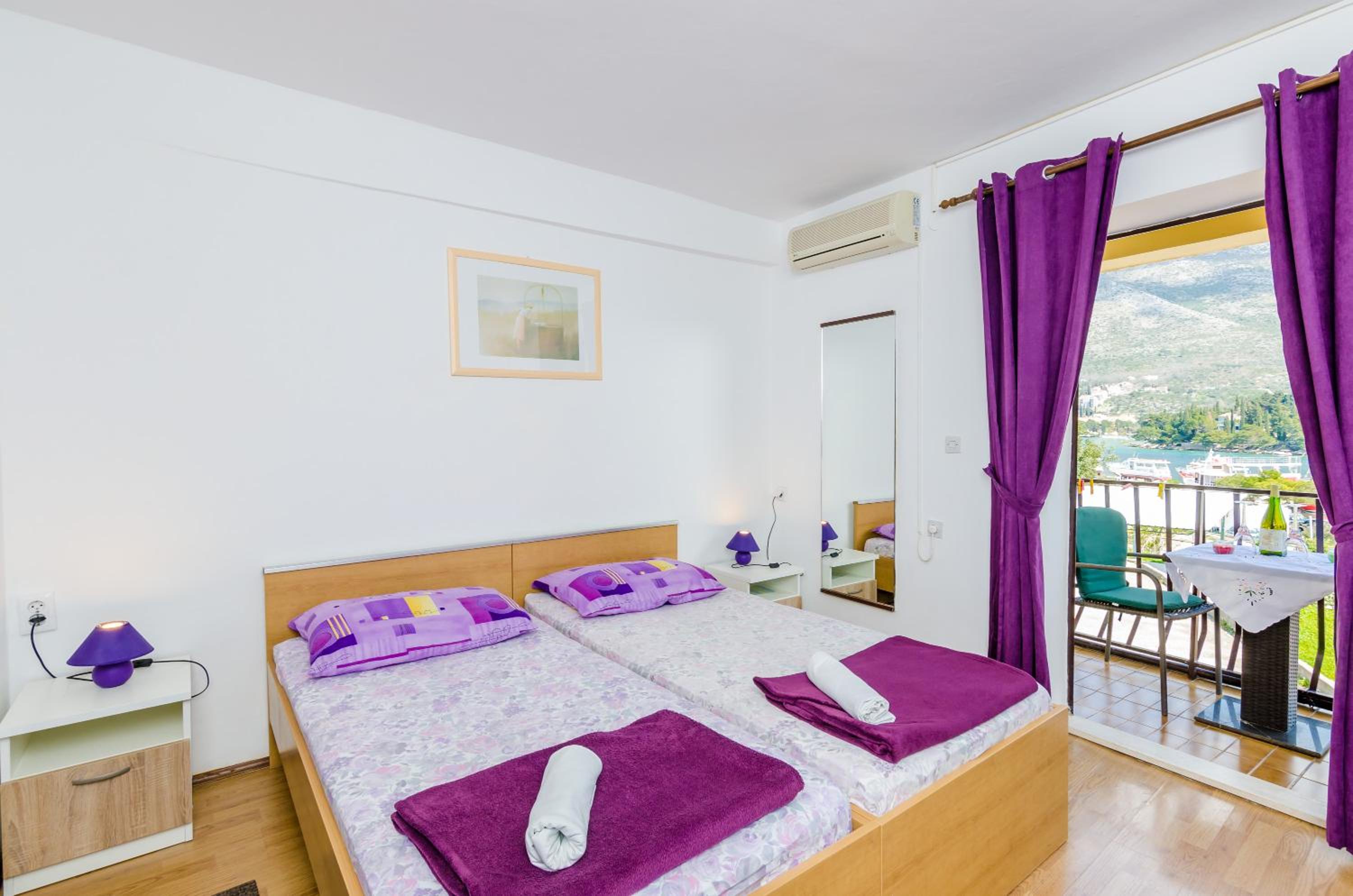 Apartments & Rooms Mihajica