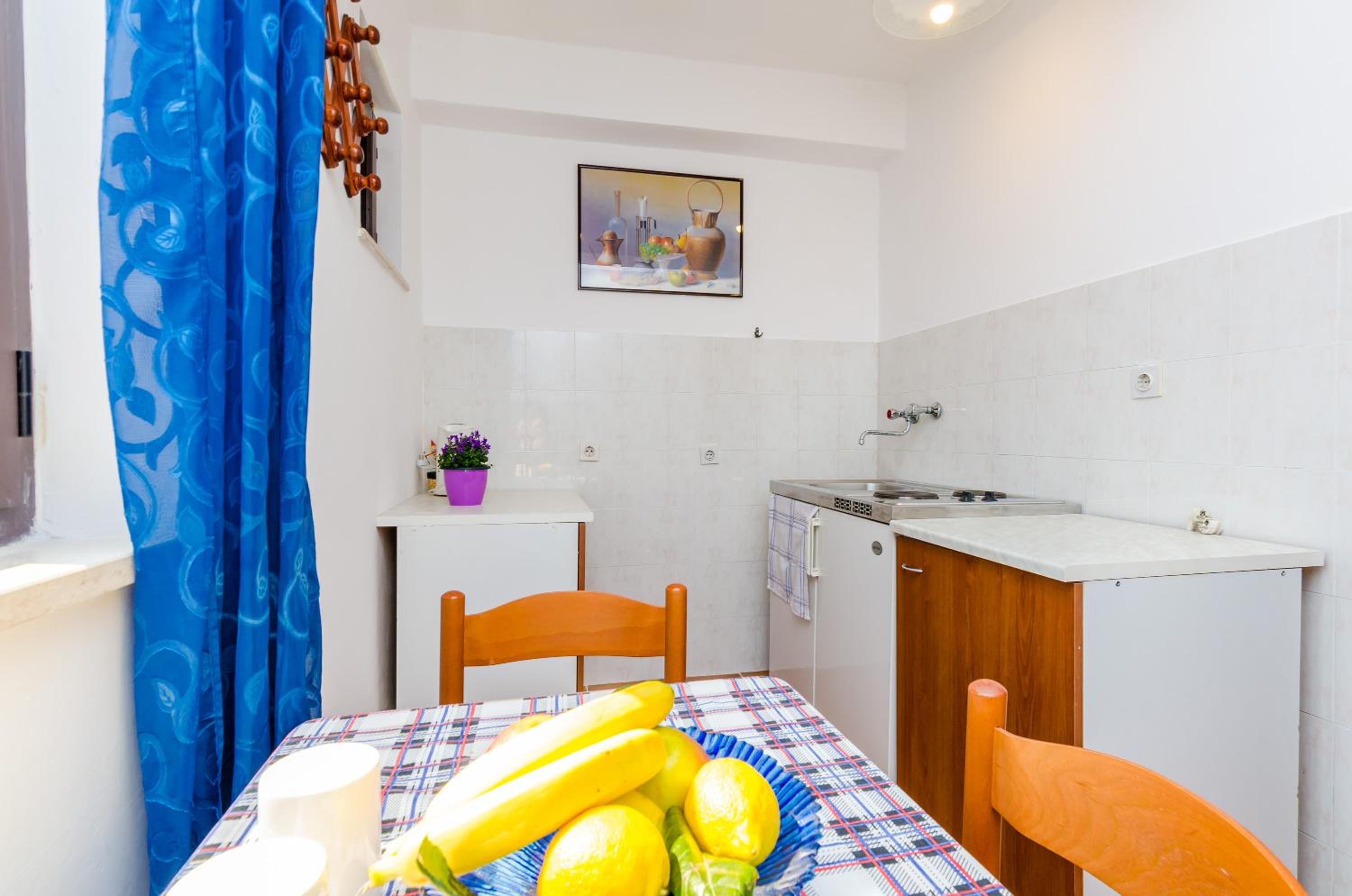 Apartments & Rooms Mihajica