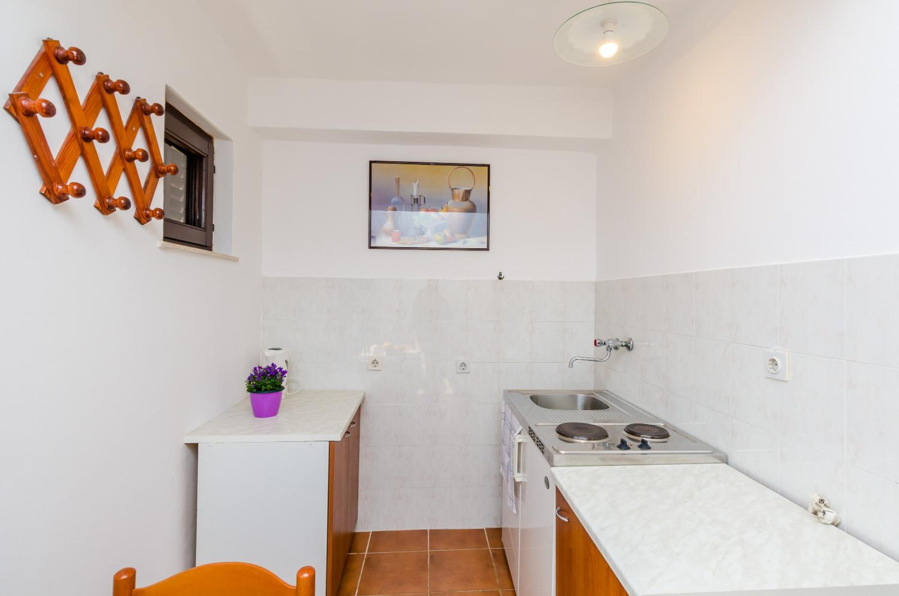 Apartments & Rooms Mihajica
