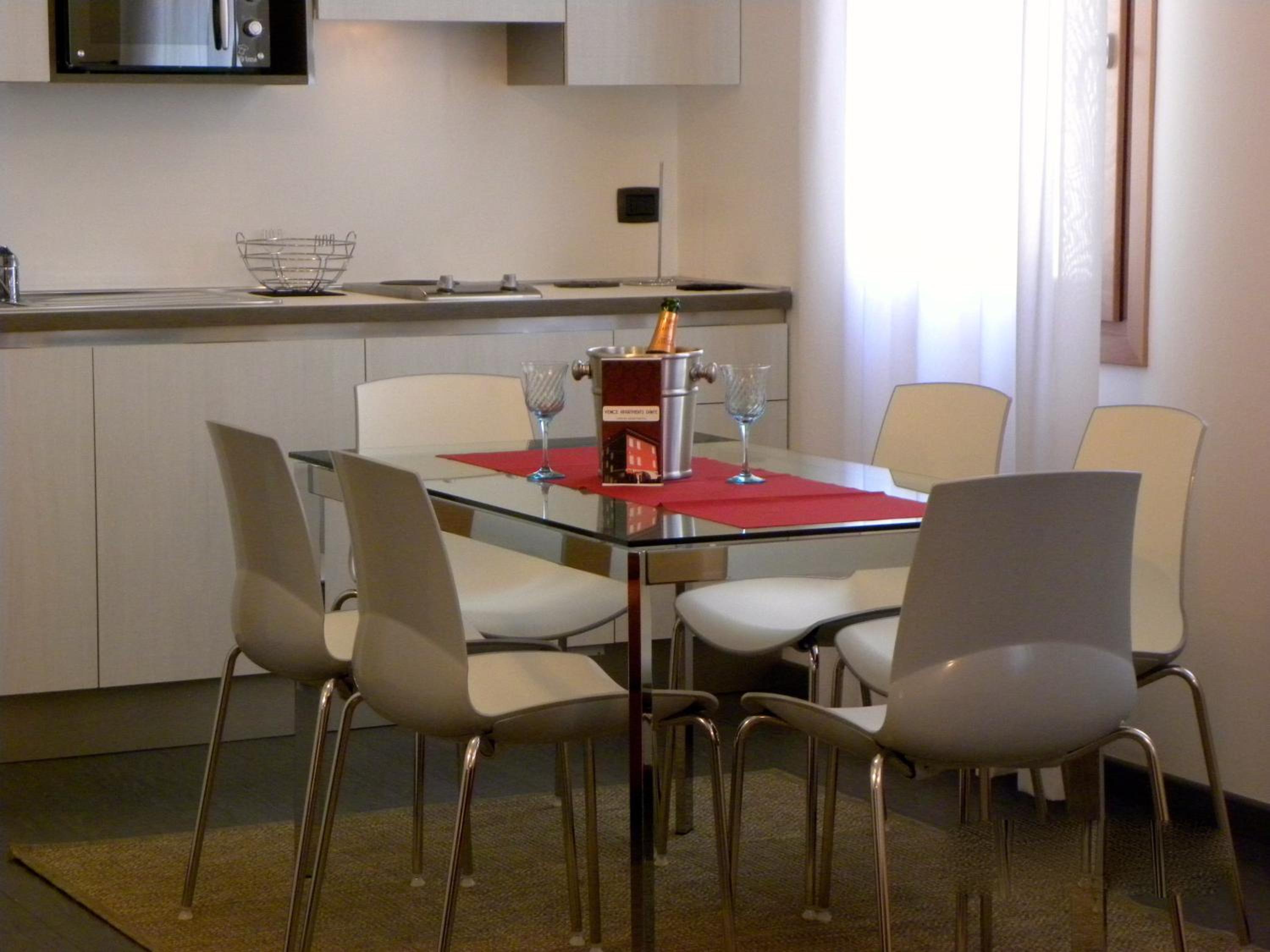 Venice Apartments Dante