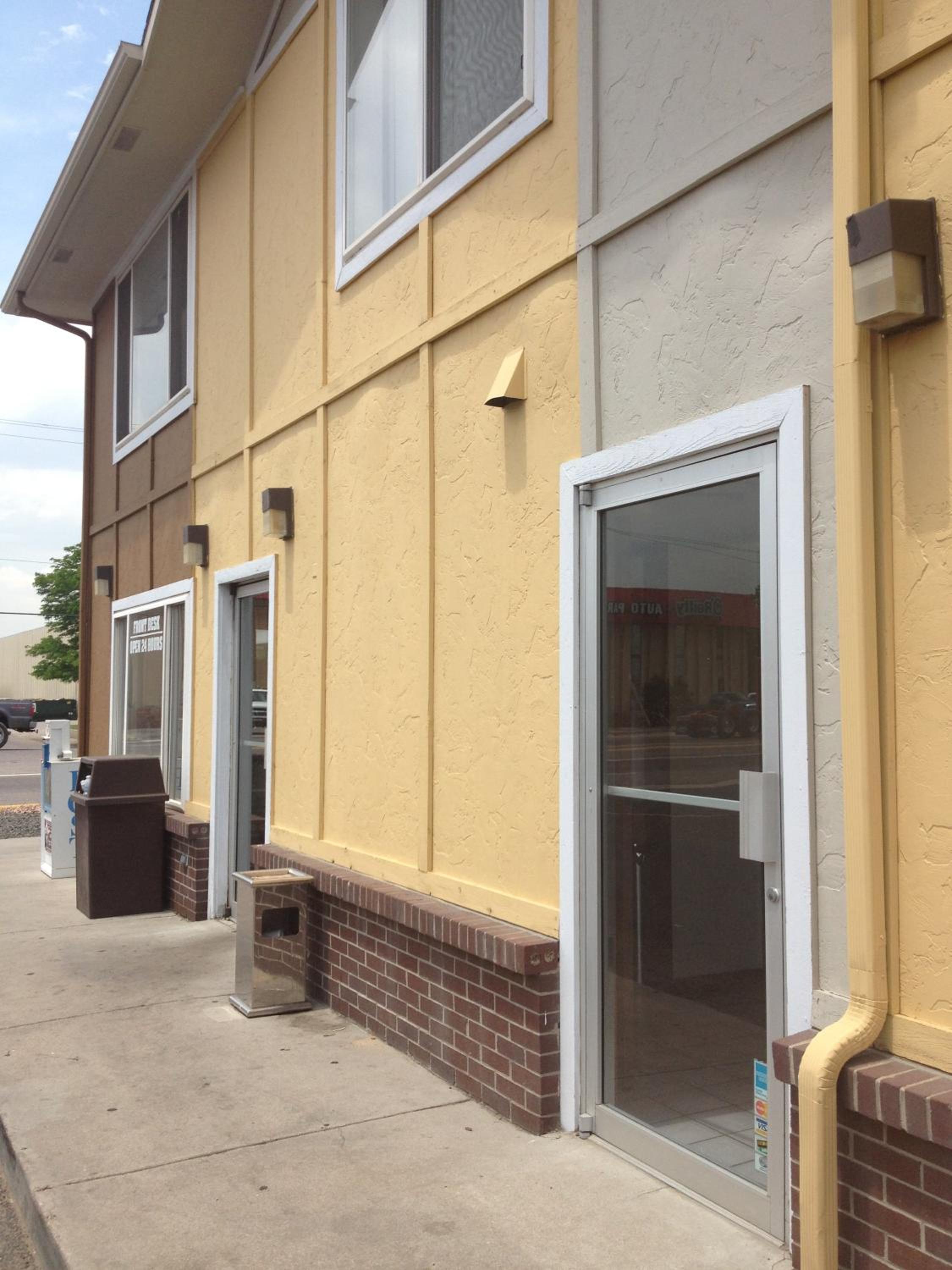 Super 8 by Wyndham Denver Central 3