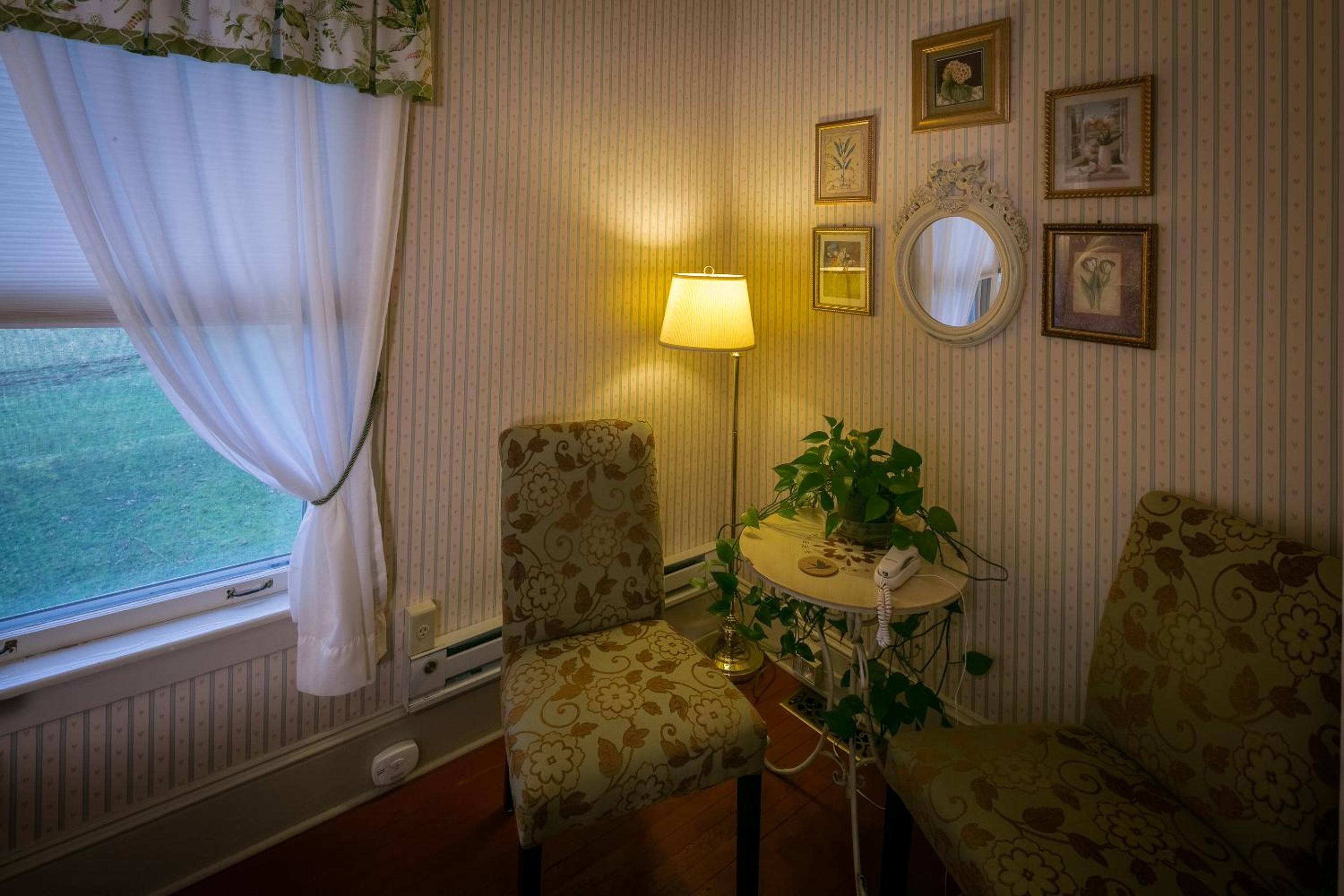 Taylor House Inn view 4