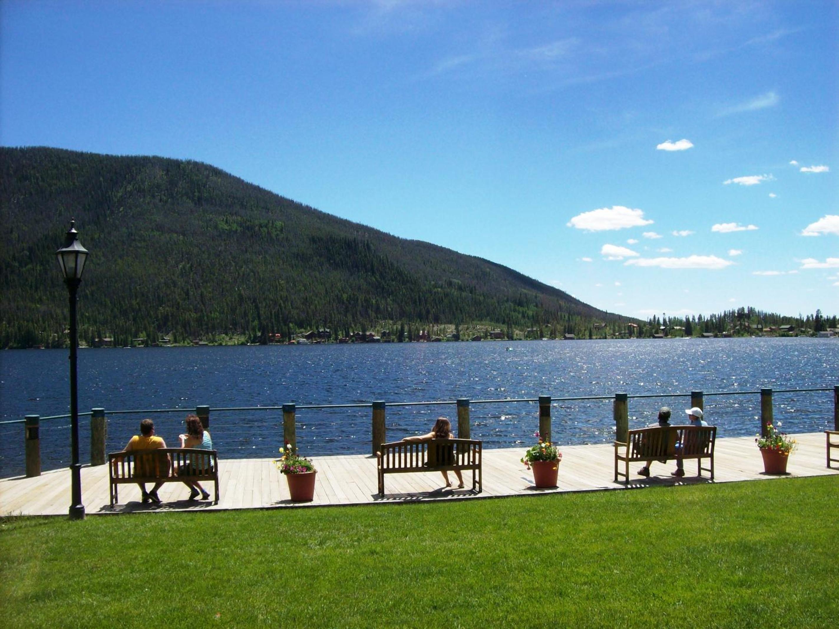 Western Riviera Lakeside Lodging