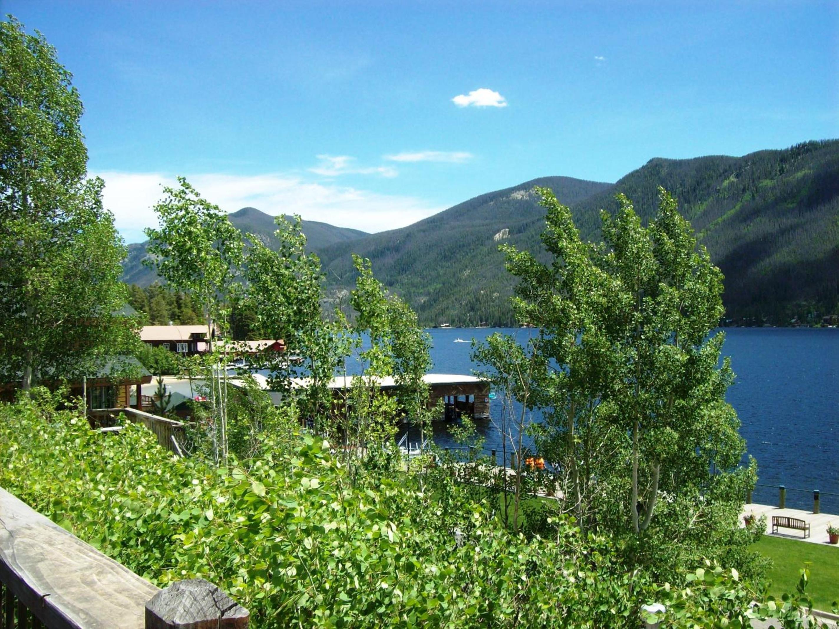 Western Riviera Lakeside Lodging