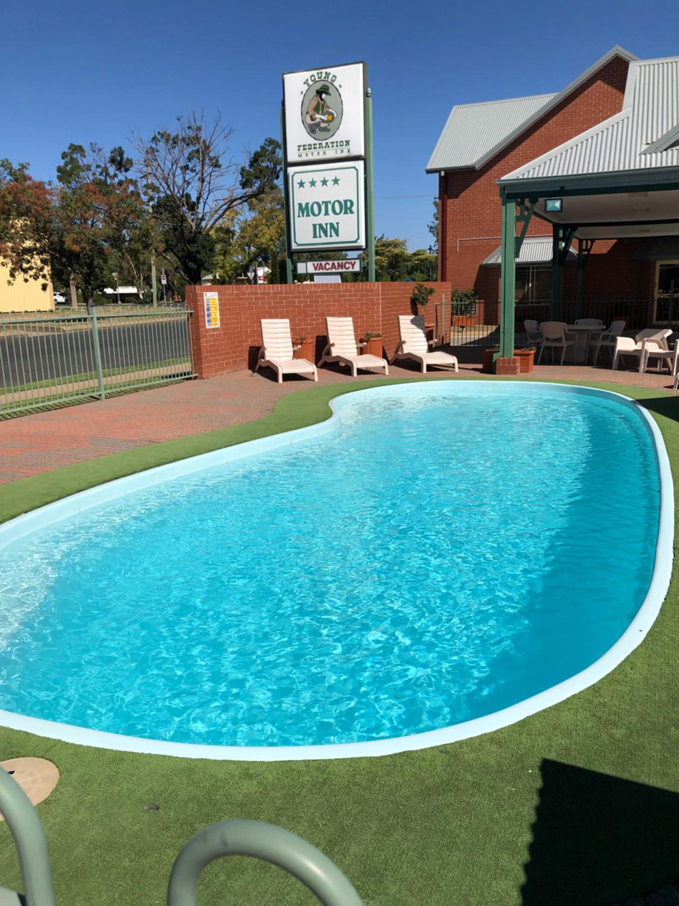 Young Federation Motor Inn and Services Club