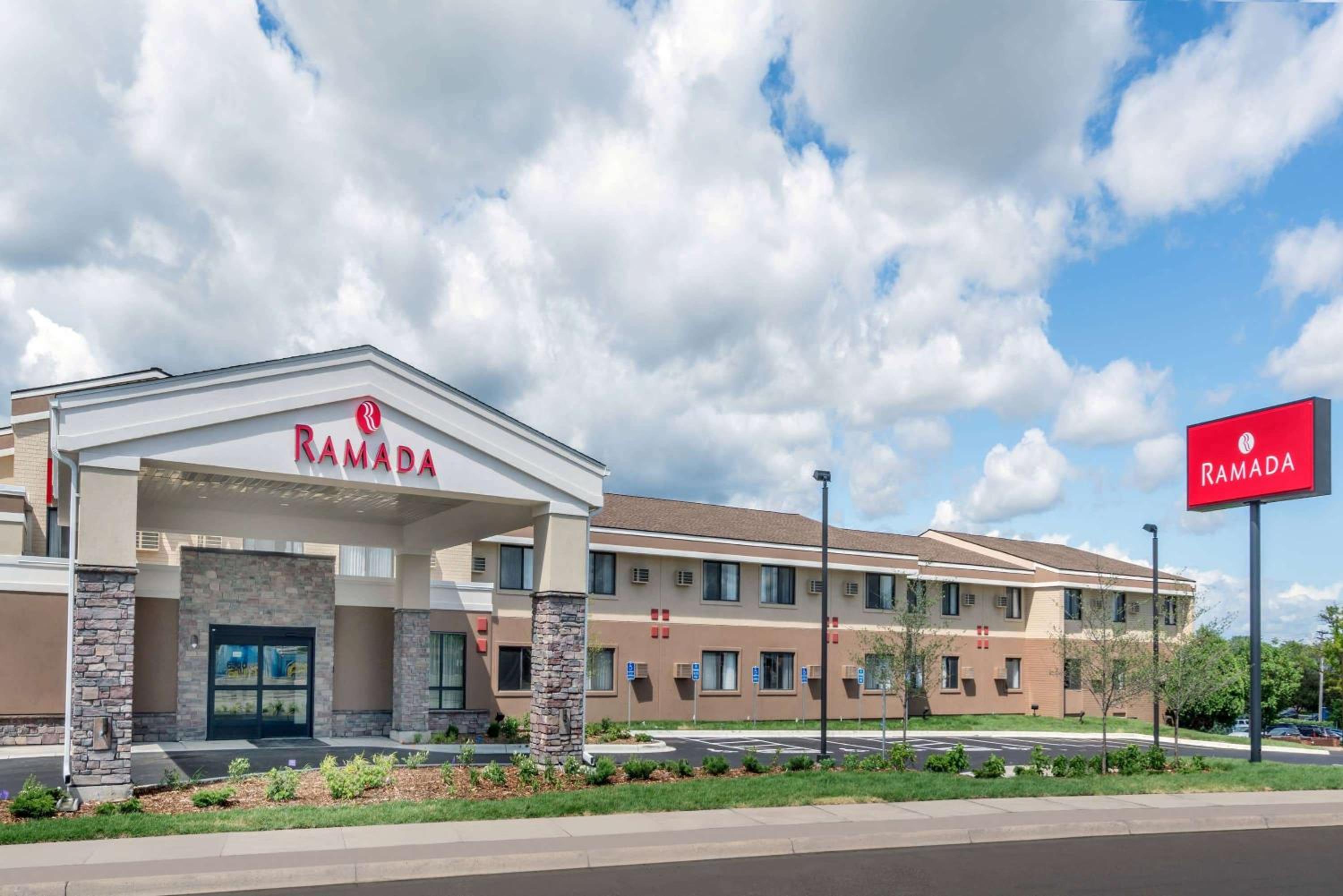Minneapolis / St Paul Vacations - Ramada by Wyndham Minneapolis Golden Valley - Property Image 1