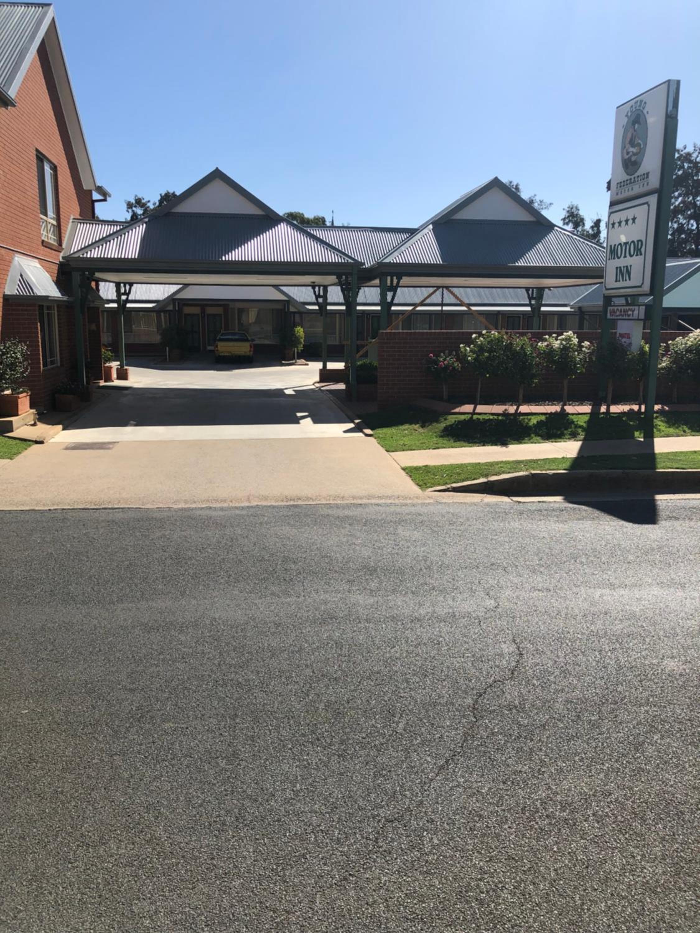 Young Federation Motor Inn and Services Club