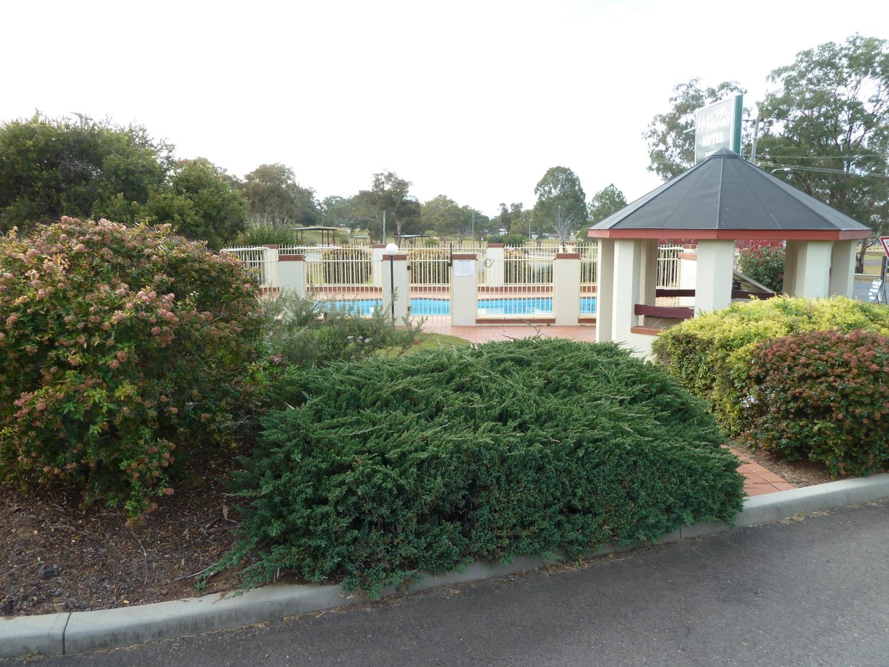 McNevins Warwick Motel