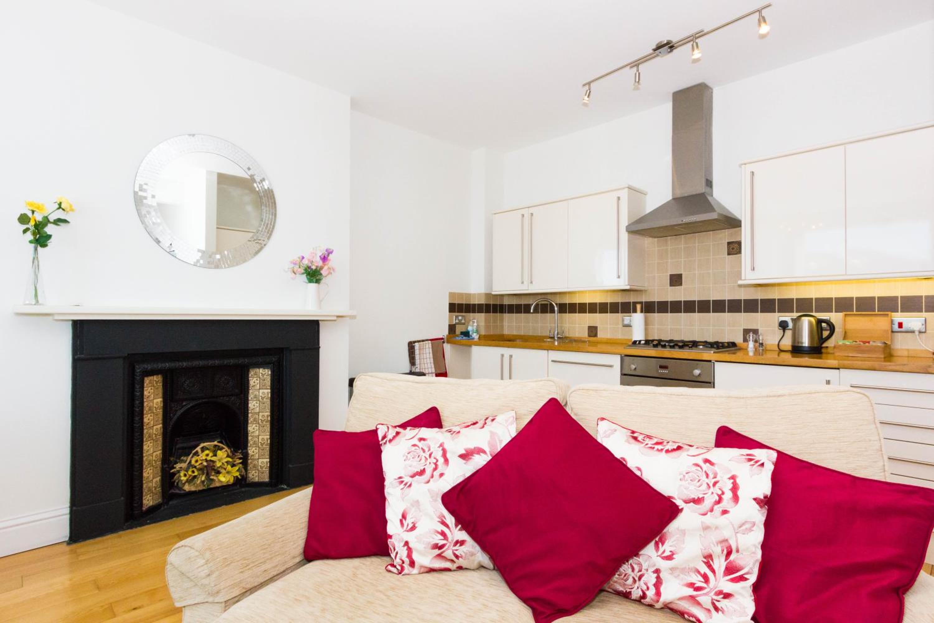 No 6 Hambrough House - Private Balcony and Sea View