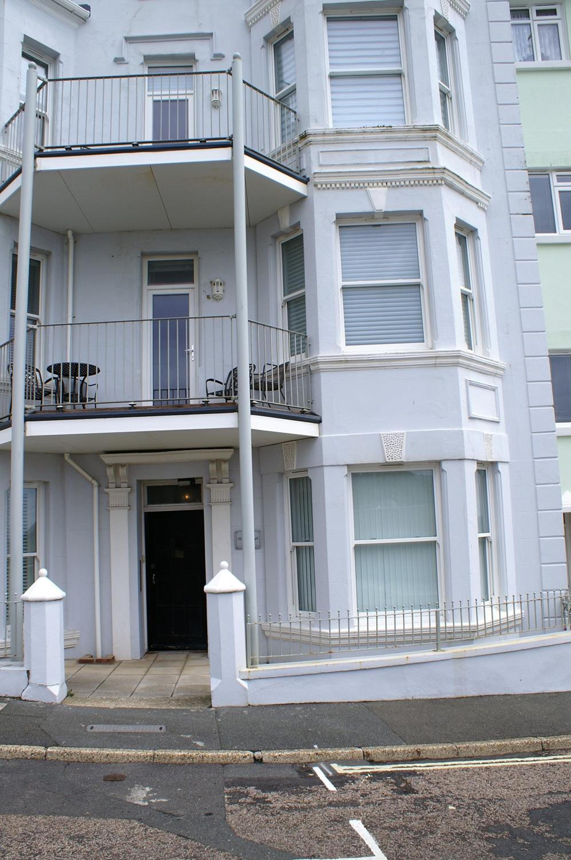 No 6 Hambrough House - Private Balcony and Sea View