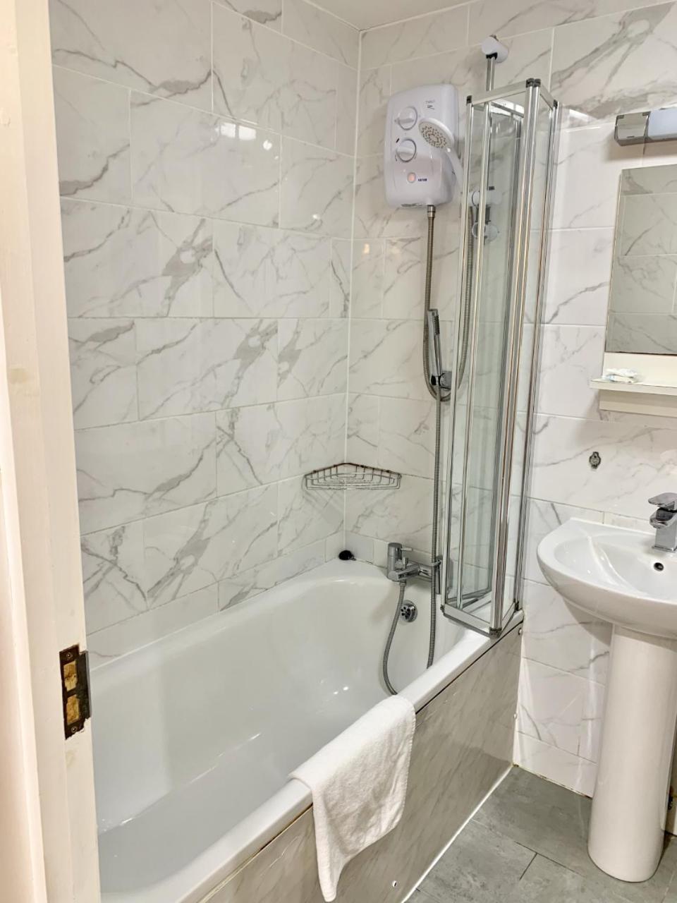 Ilford Vacations - Britannia Inn Hotel - Property Image 1