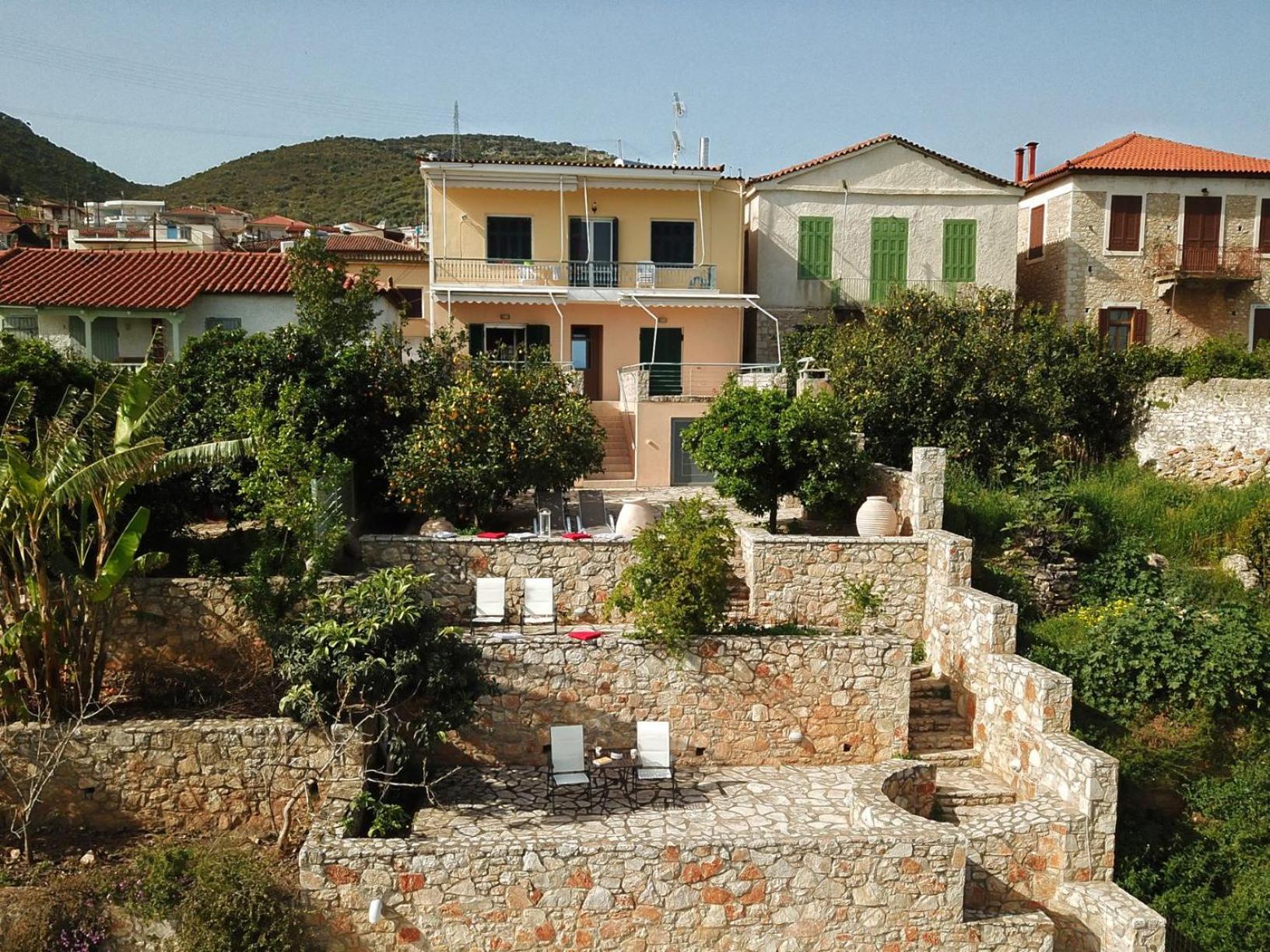 Seafront apartment ΙΙ in Kiveri, near Nafplion.