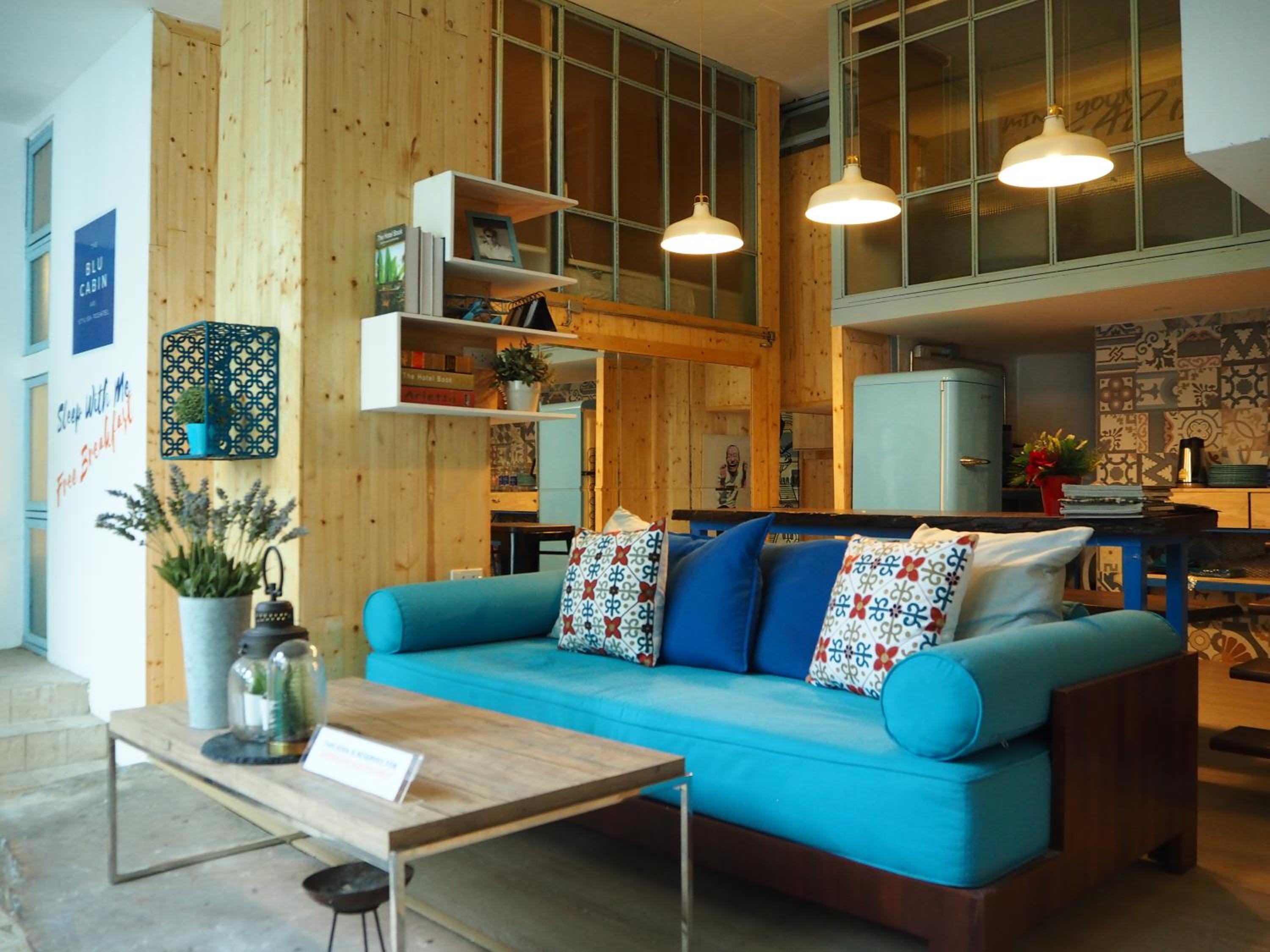 Blu Cabin Ari Stylish Gay Poshtel
