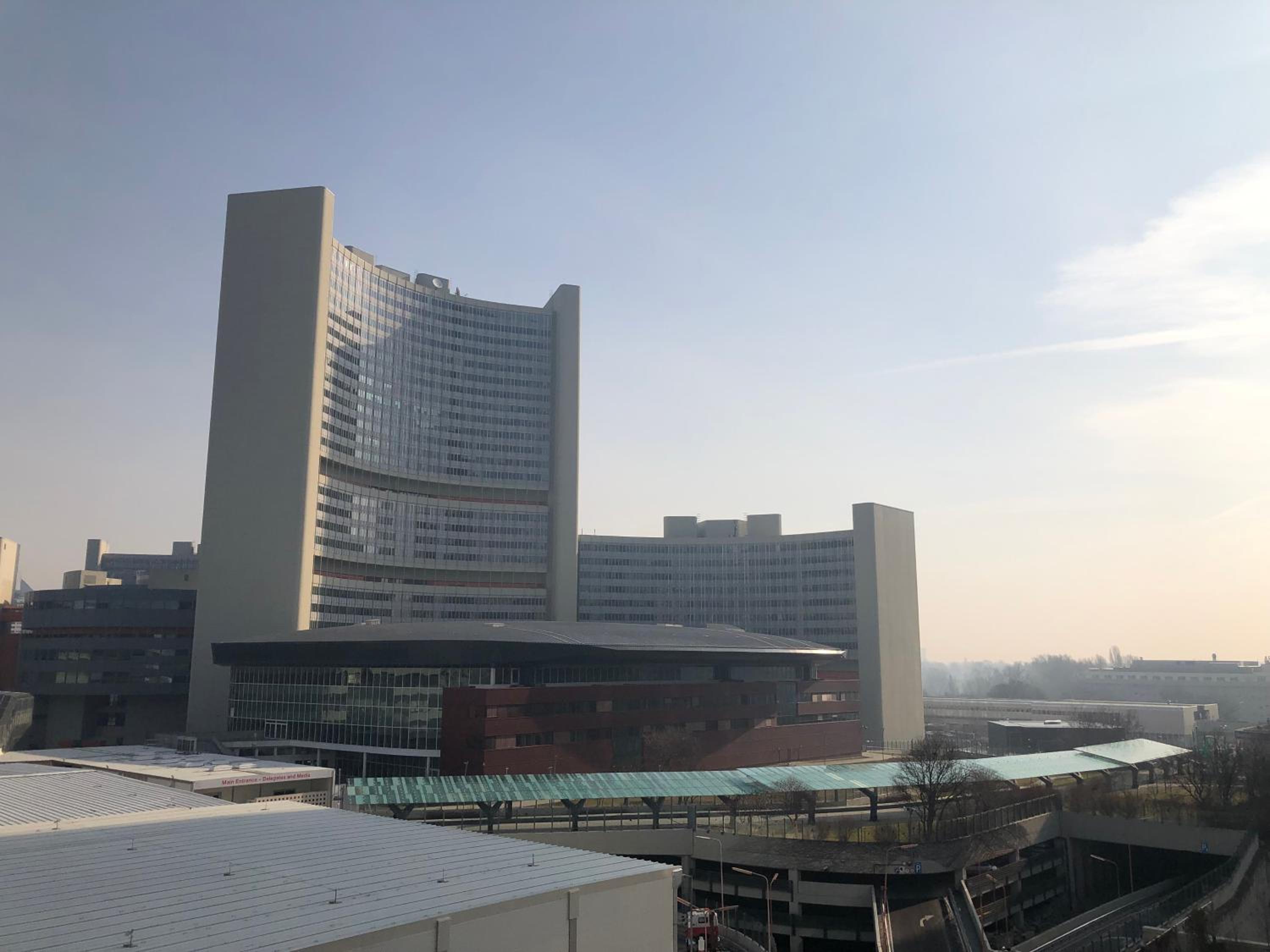 Amazing Austria Center Apartment near UNO City
