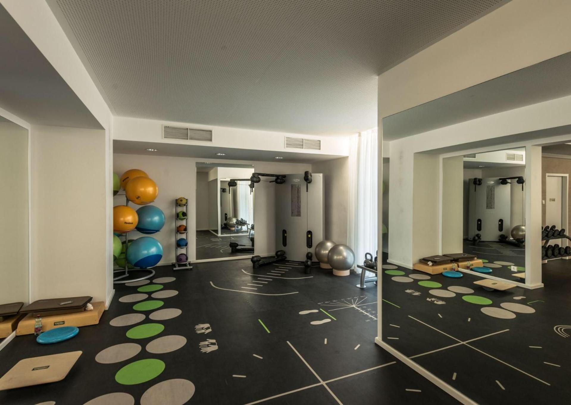 Amazing Austria Center Apartment near UNO City