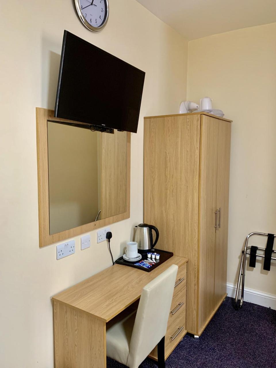 Ilford Vacations - Britannia Inn Hotel - Property Image 6