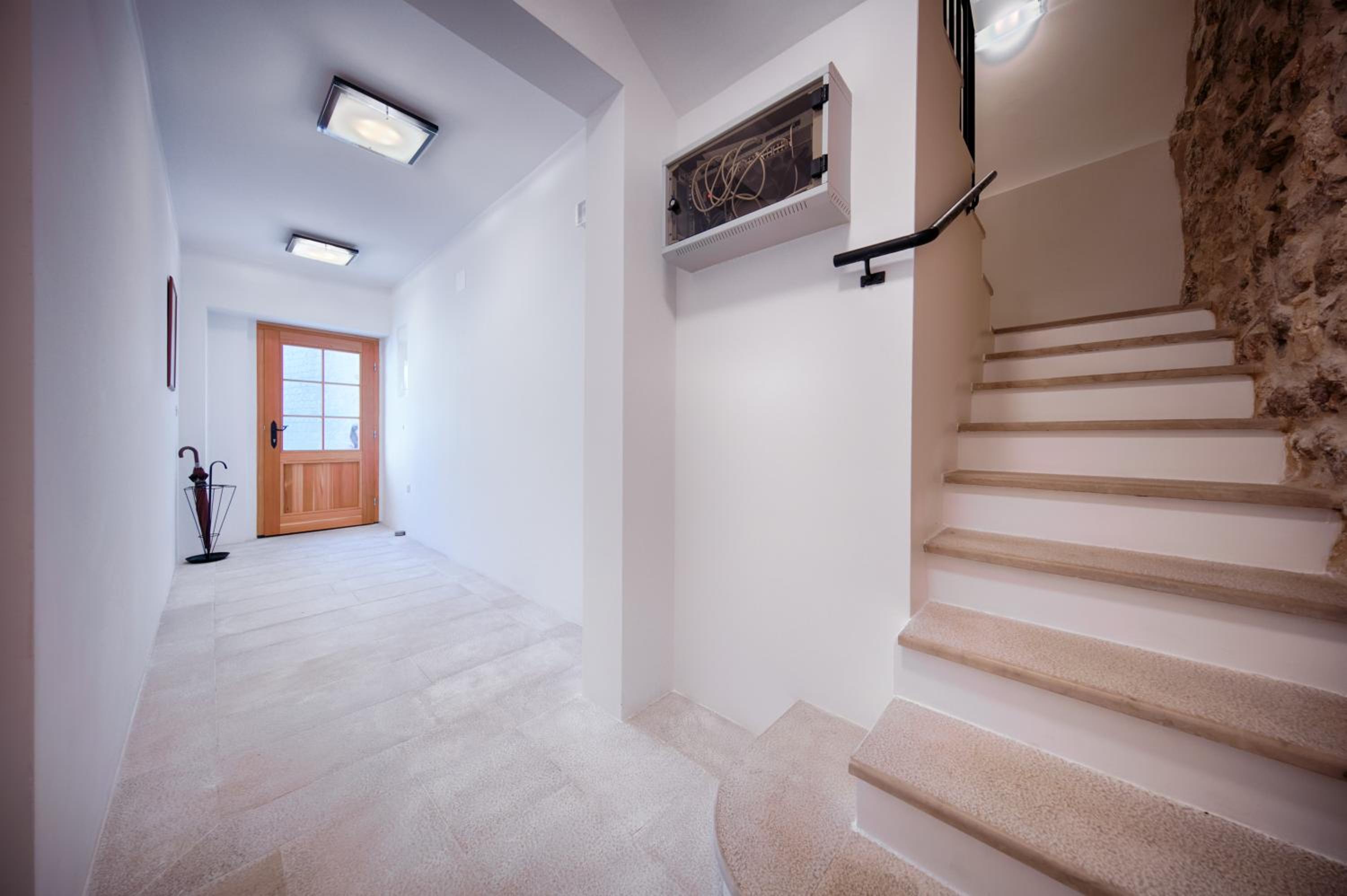 Demaria apartman u Komiži s pogledom na more view 4