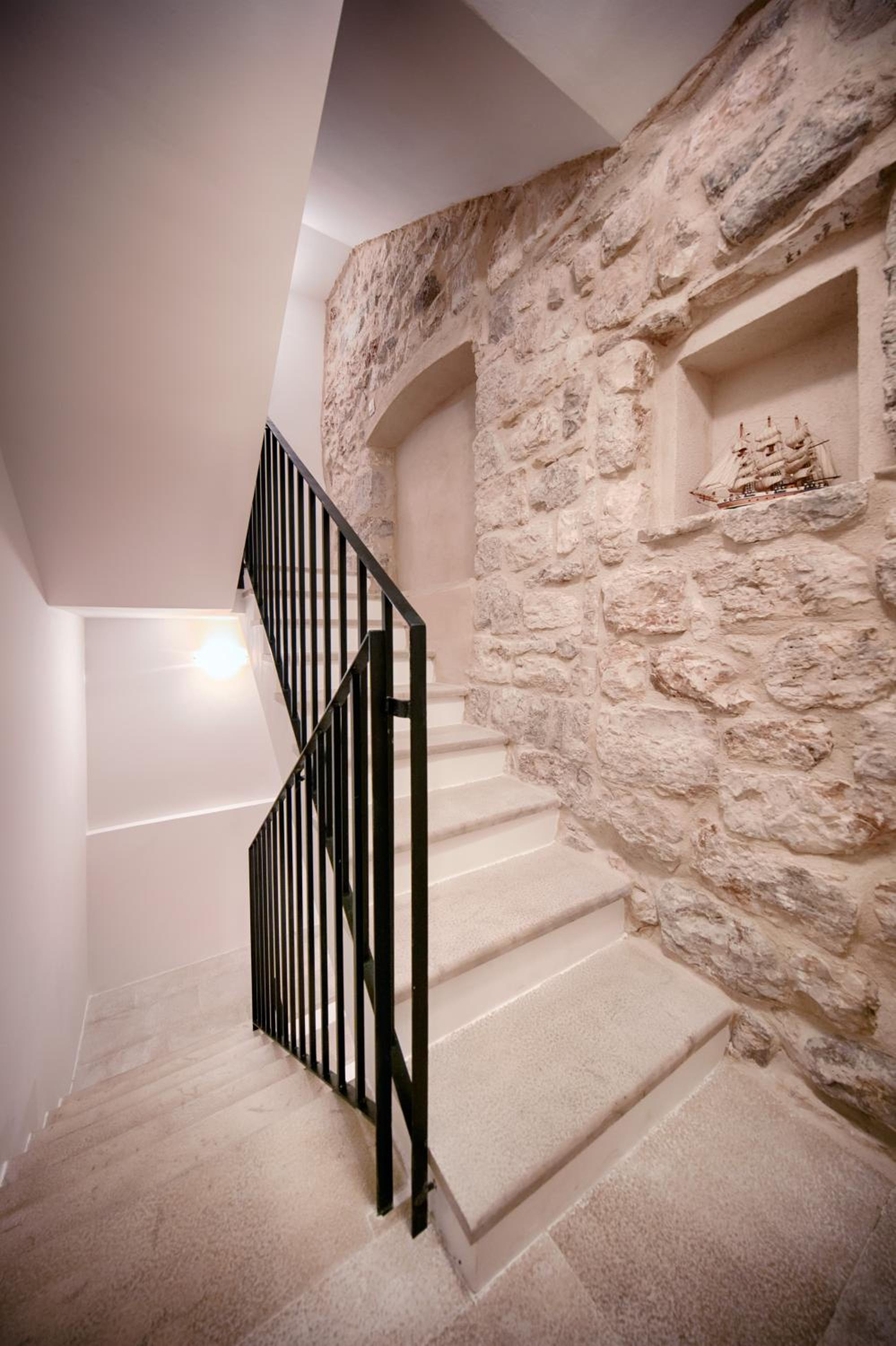 Demaria apartman u Komiži s pogledom na more view 5