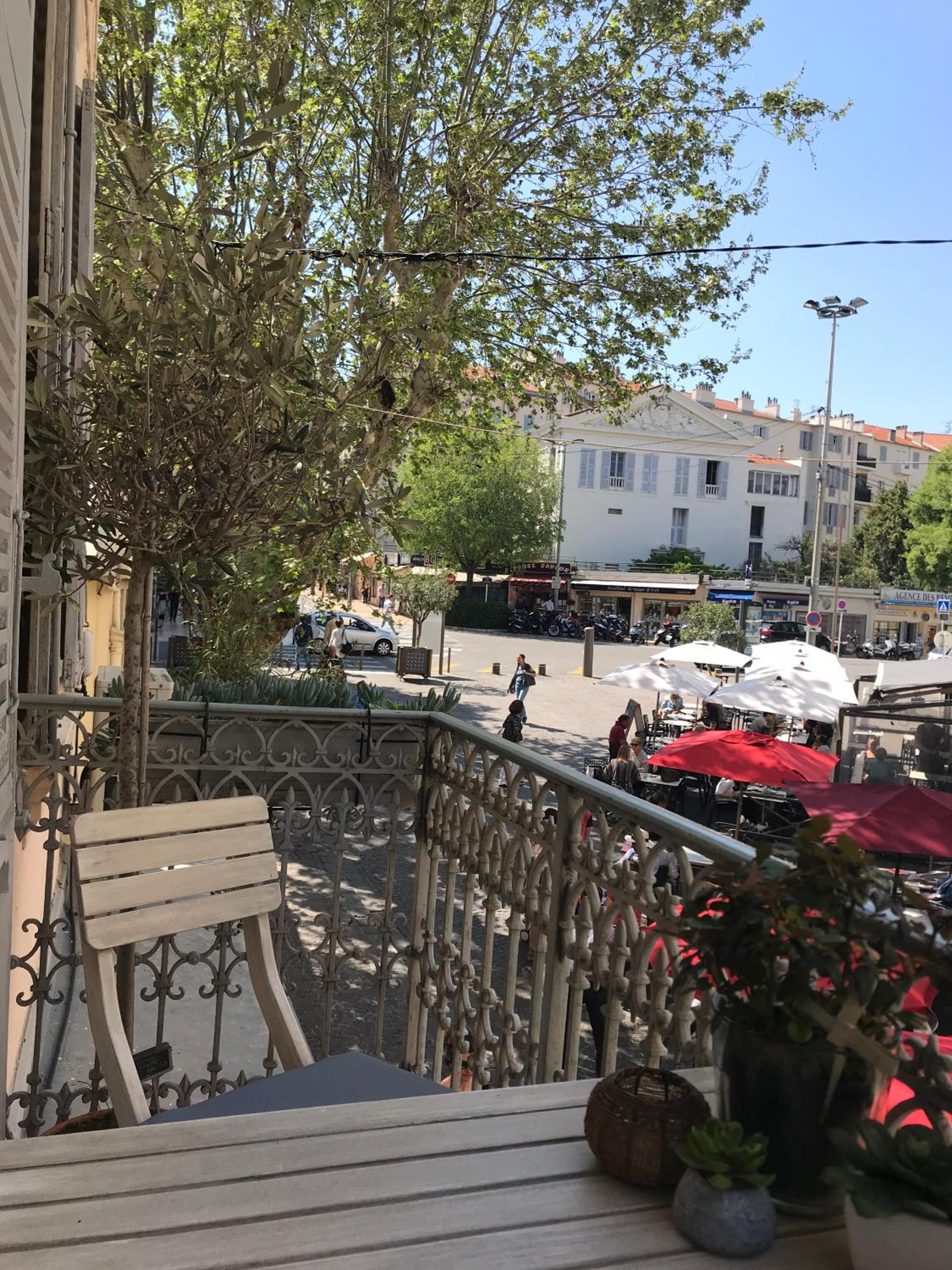 Balcony in Heart of pedestrian centre of Old Antibes