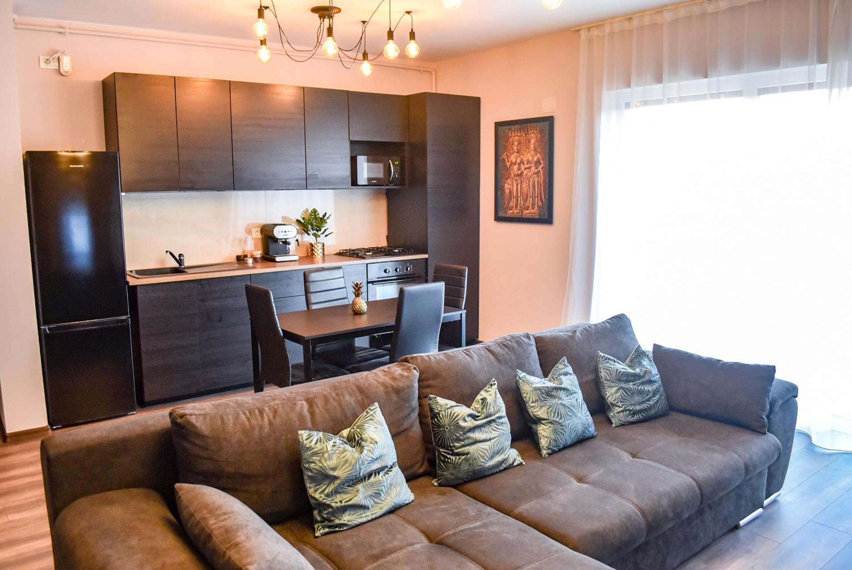 Wood Central Apartment view 5