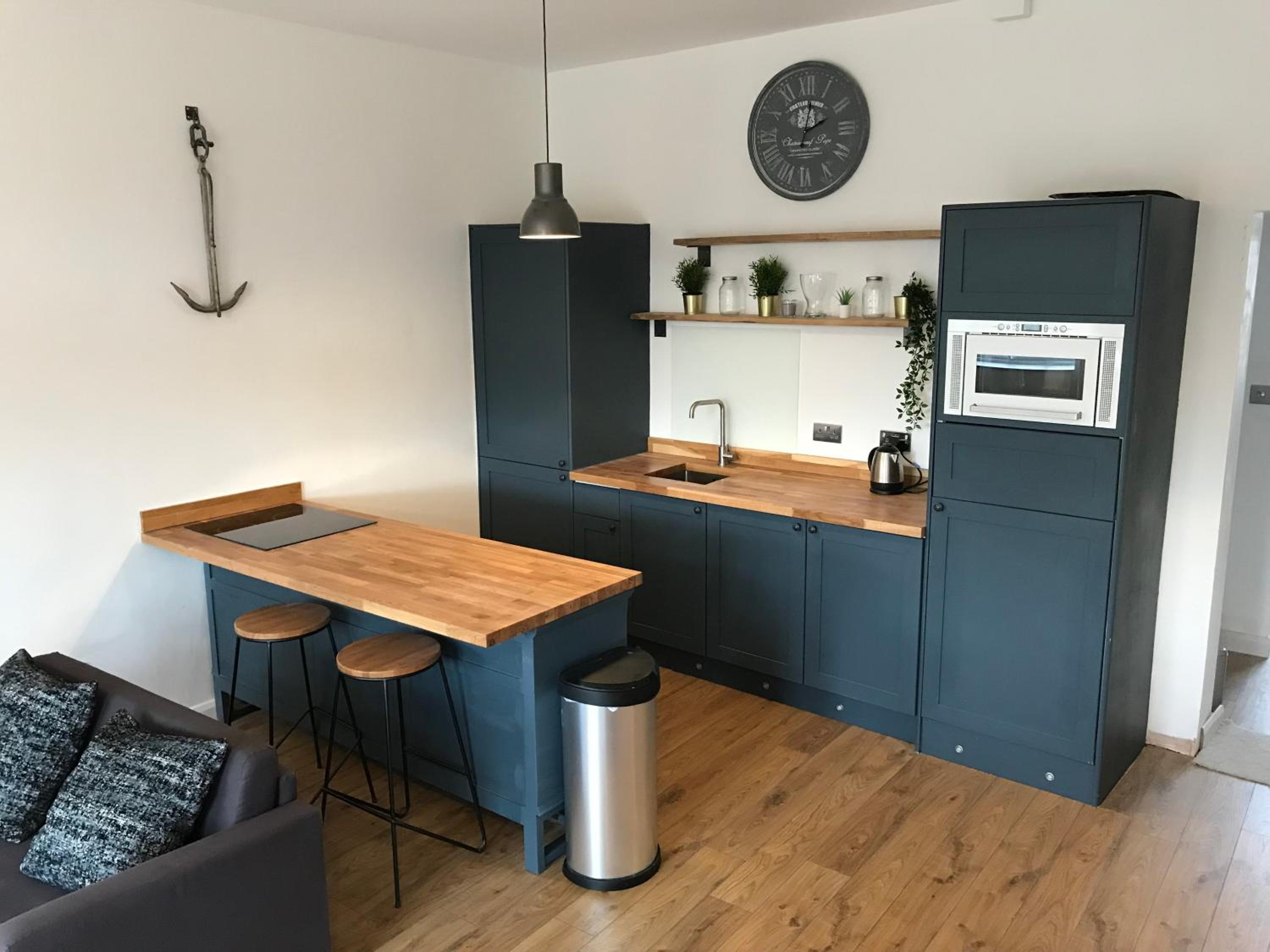 1 bed river apartment on the docks view 3