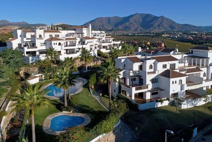 Luxury apartment set in Doña Julia Golf Course view 3