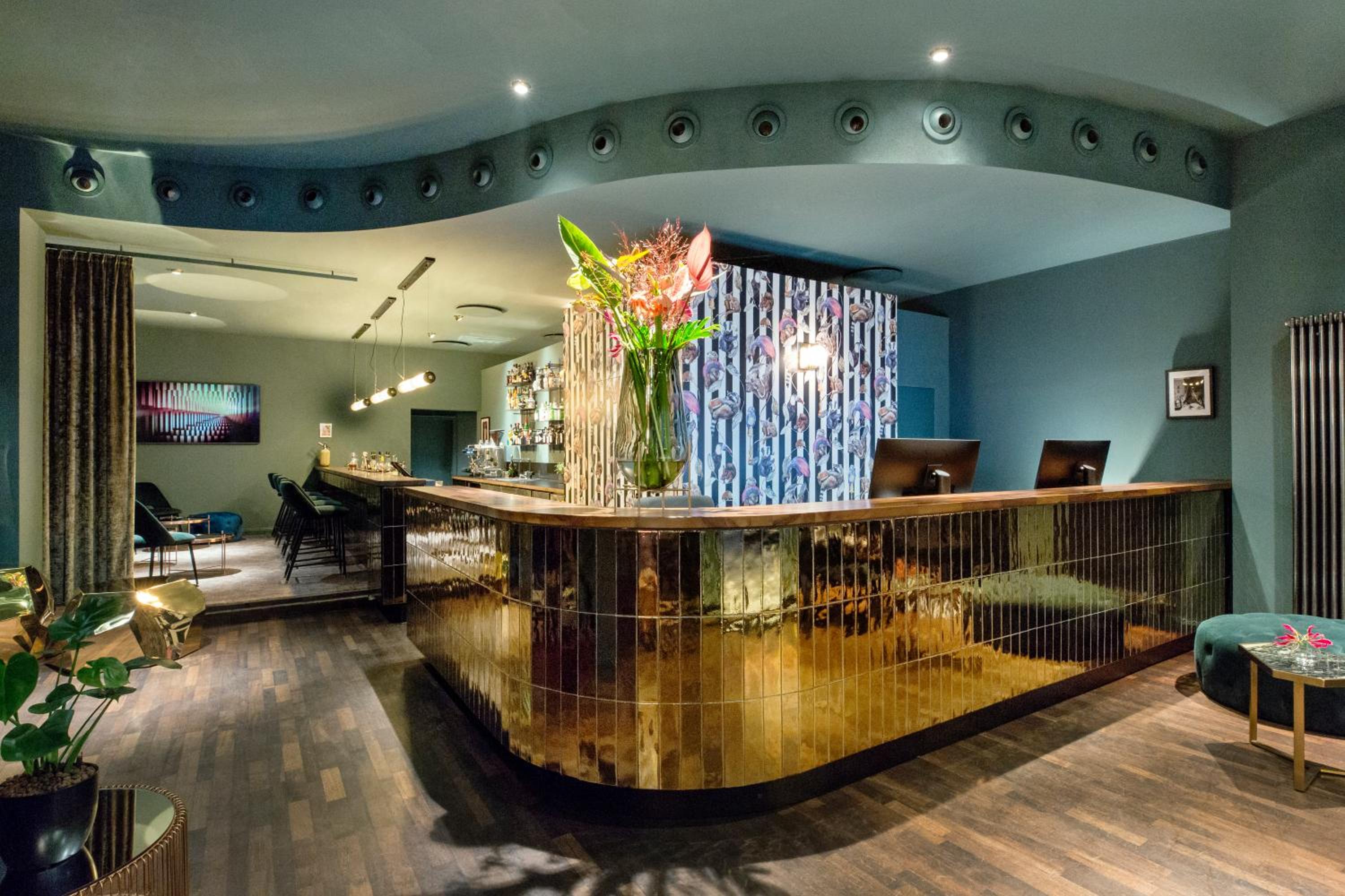 Hotel Manhattan Hotel - Image 1