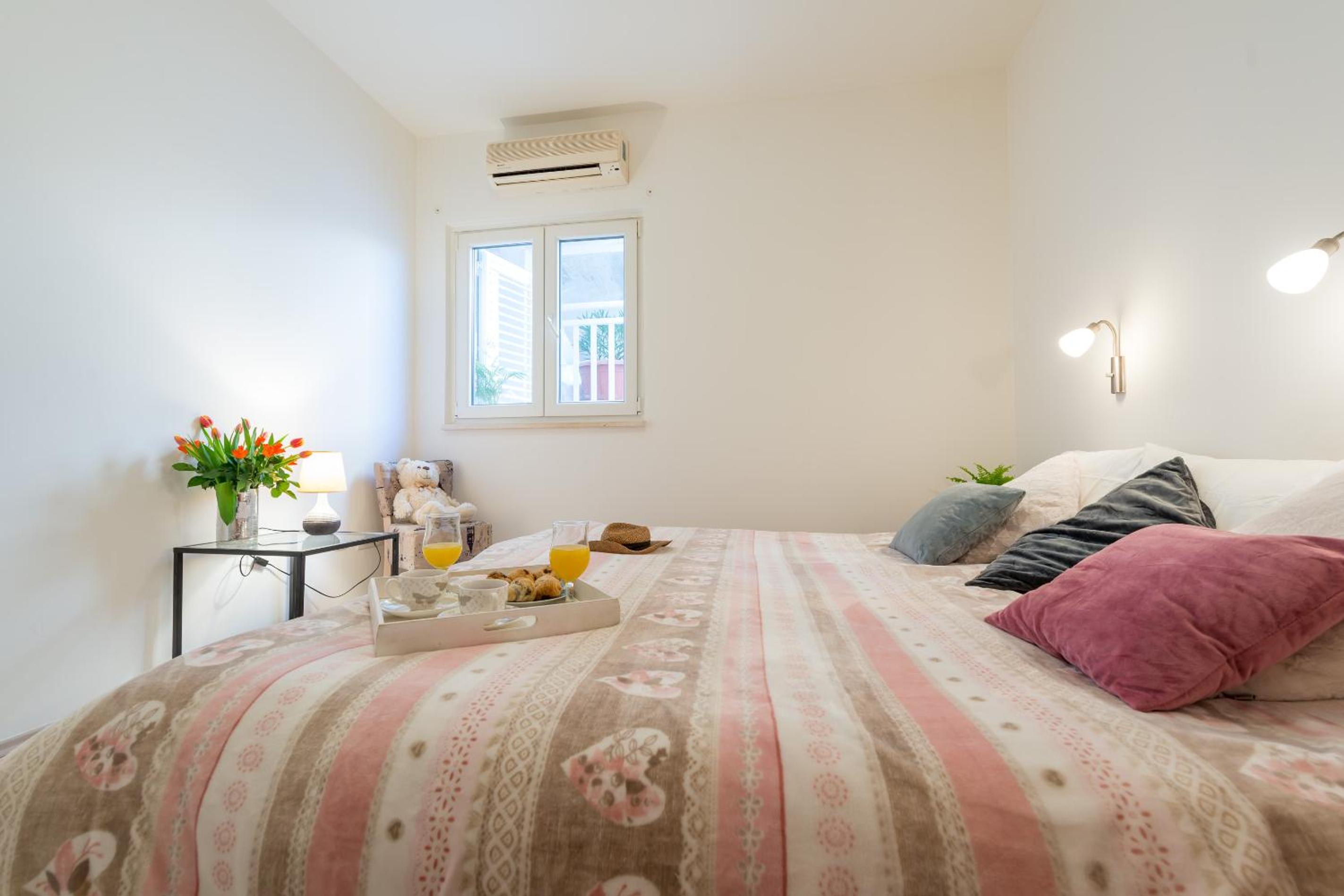 Lily's Apartments