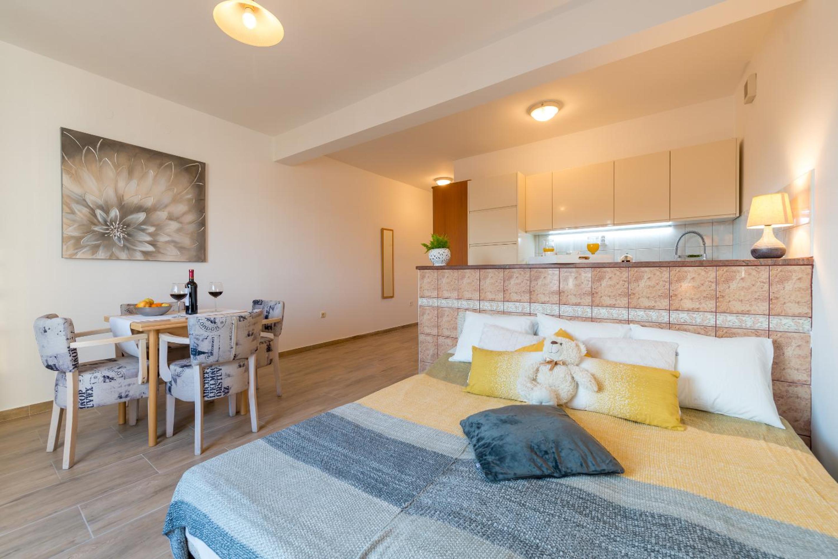 Lily's Apartments