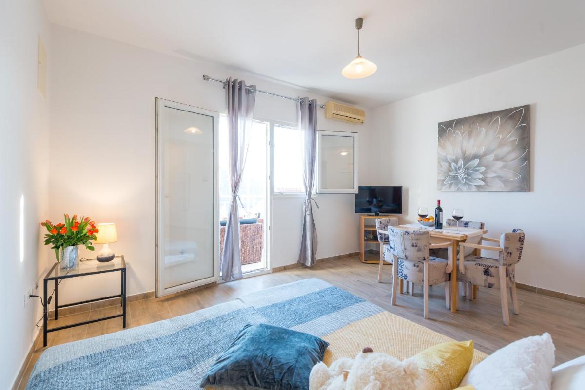 Lily's Apartments