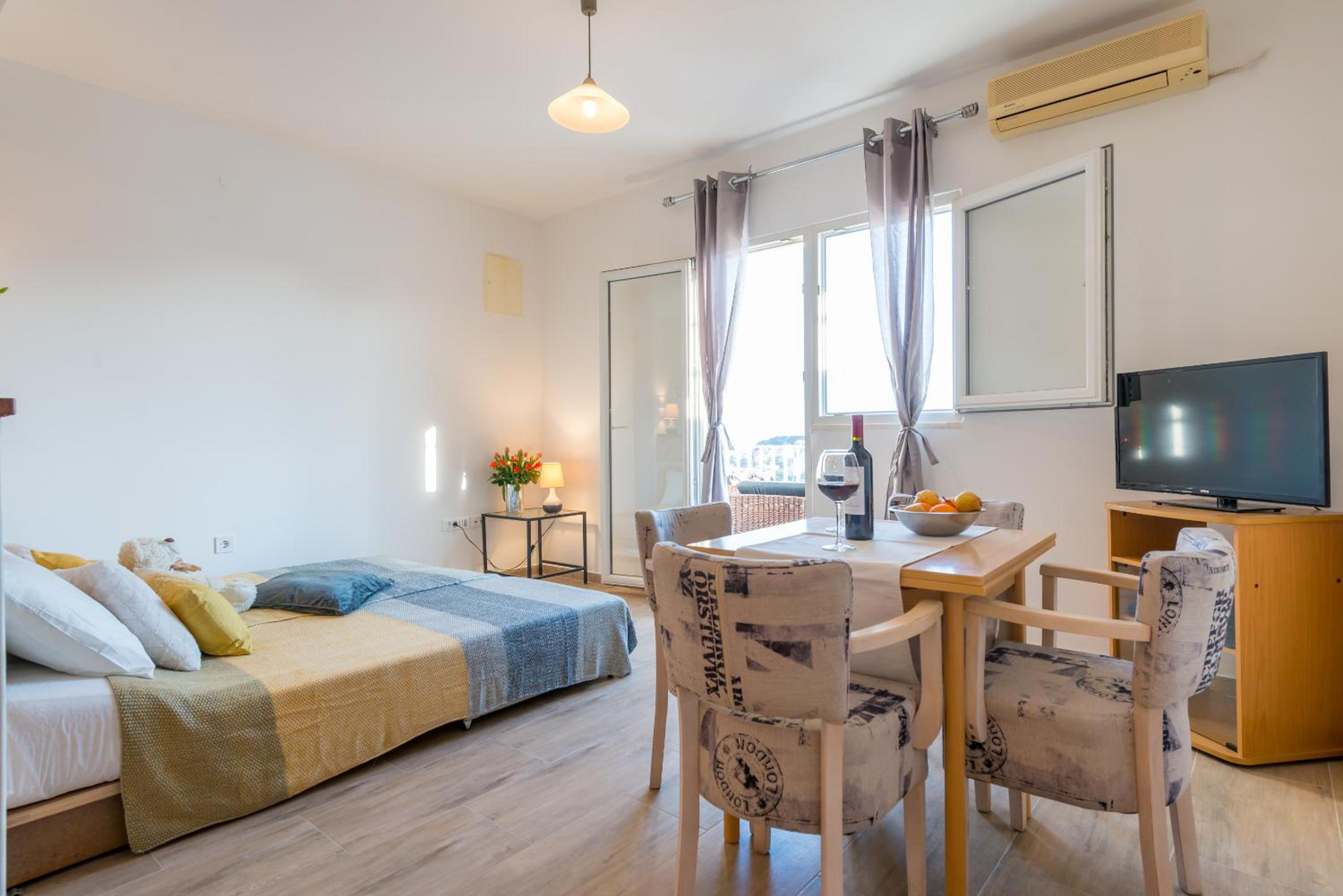 Lily's Apartments