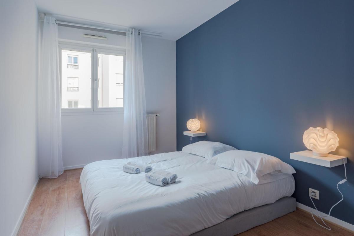 Standing apartment in Disneyland BMYGUEST view 4