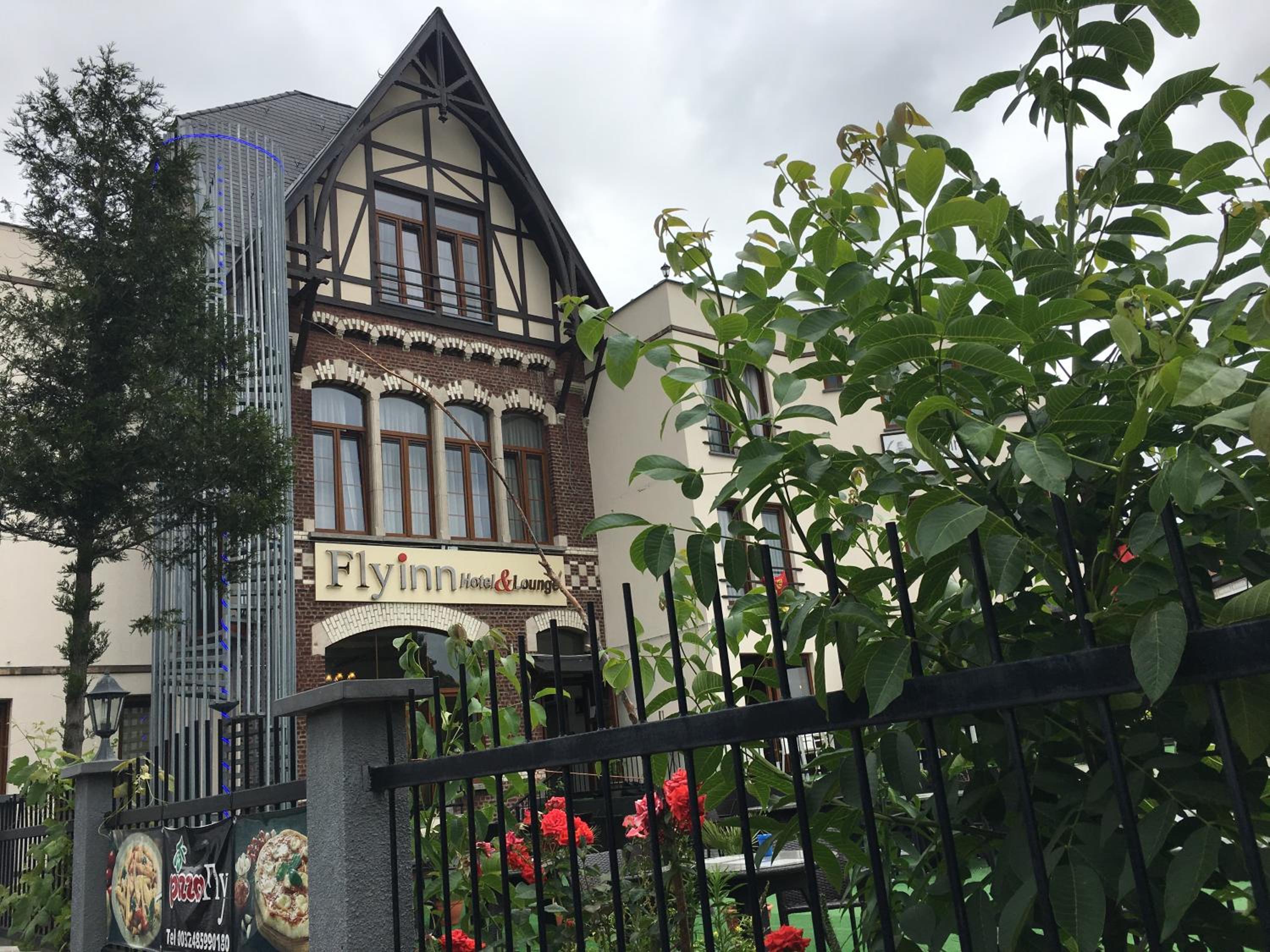 Fly inn Hotel Lounge & Nezzo Restaurant
