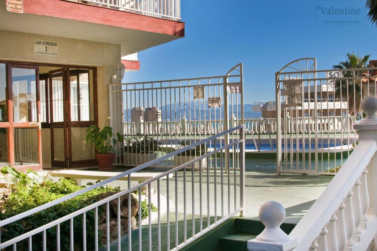 Stunning studio.Seaview with balcony and pool.