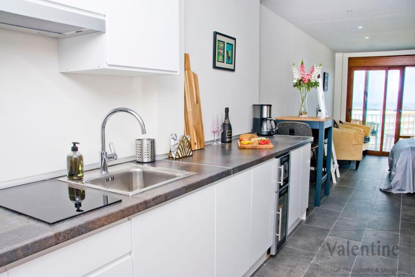 Stunning studio.Seaview with balcony and pool.