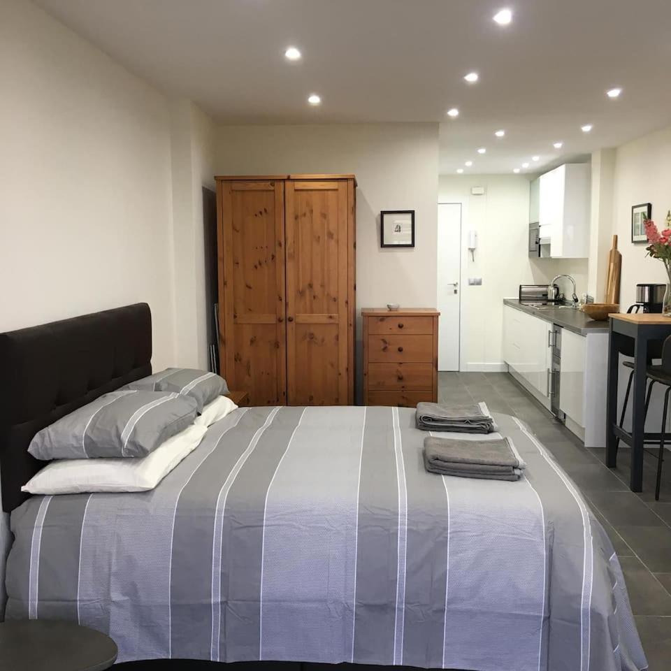 Stunning studio.Seaview with balcony and pool.