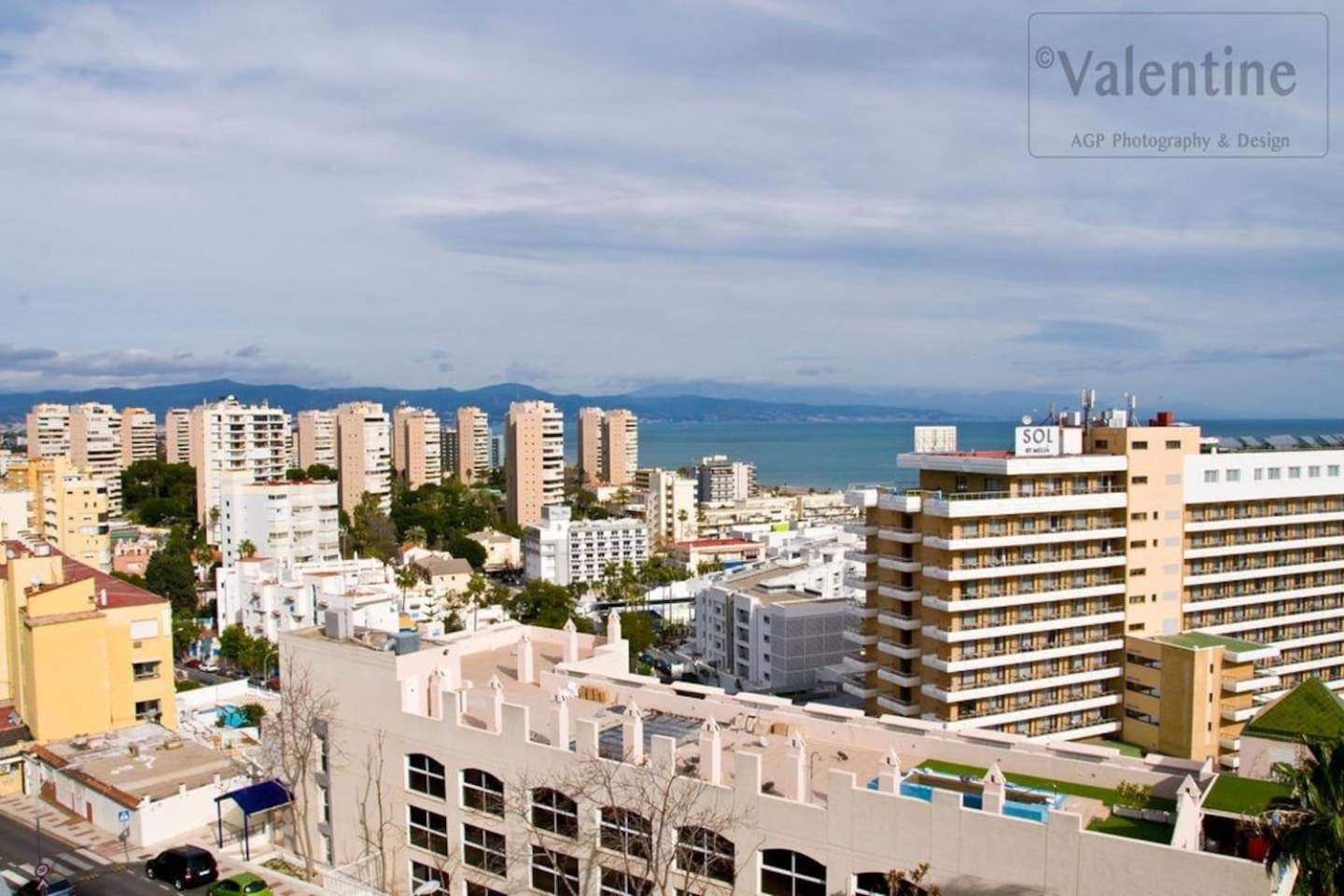 Stunning studio.Seaview with balcony and pool.