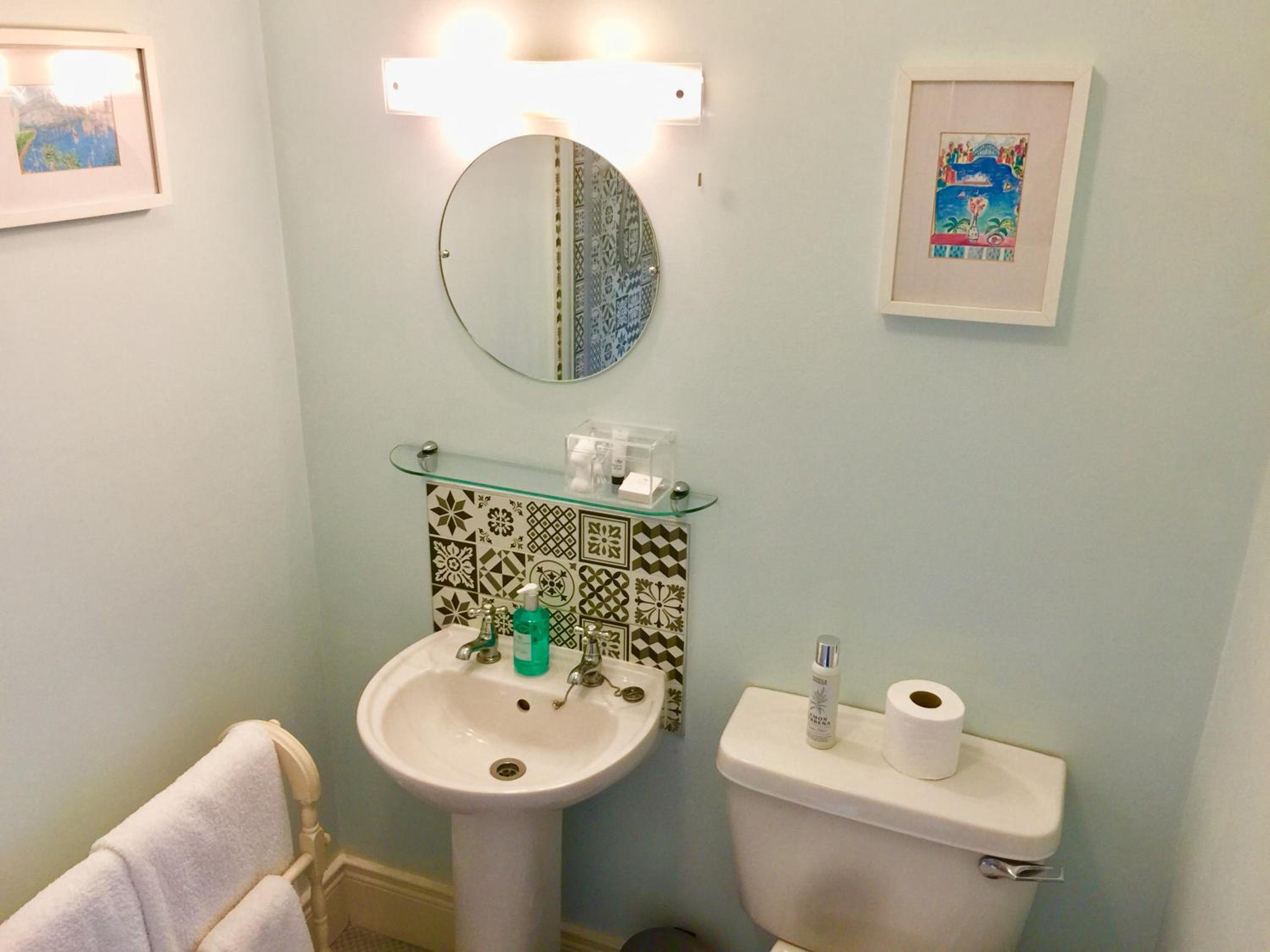 Derrin Guest House