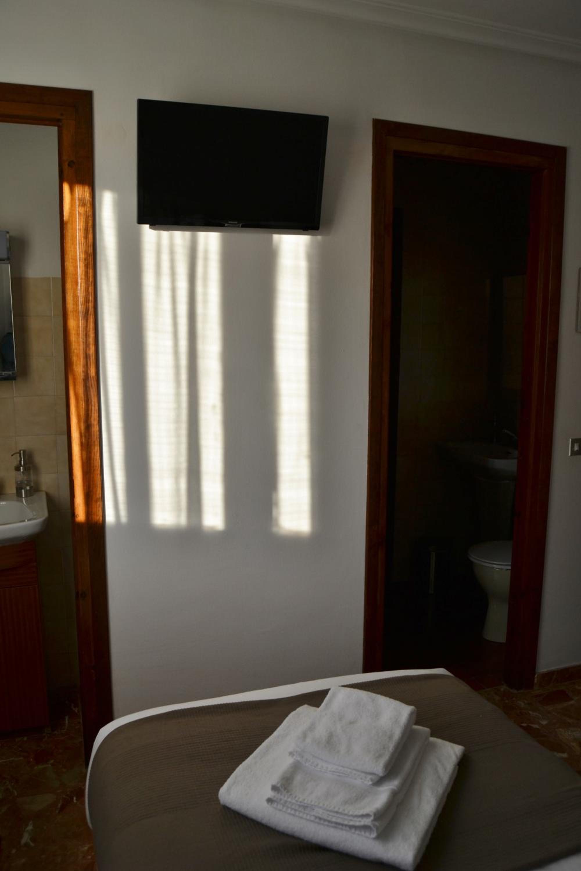 Tres Puentes Anguiano Apartamentos y Hostal