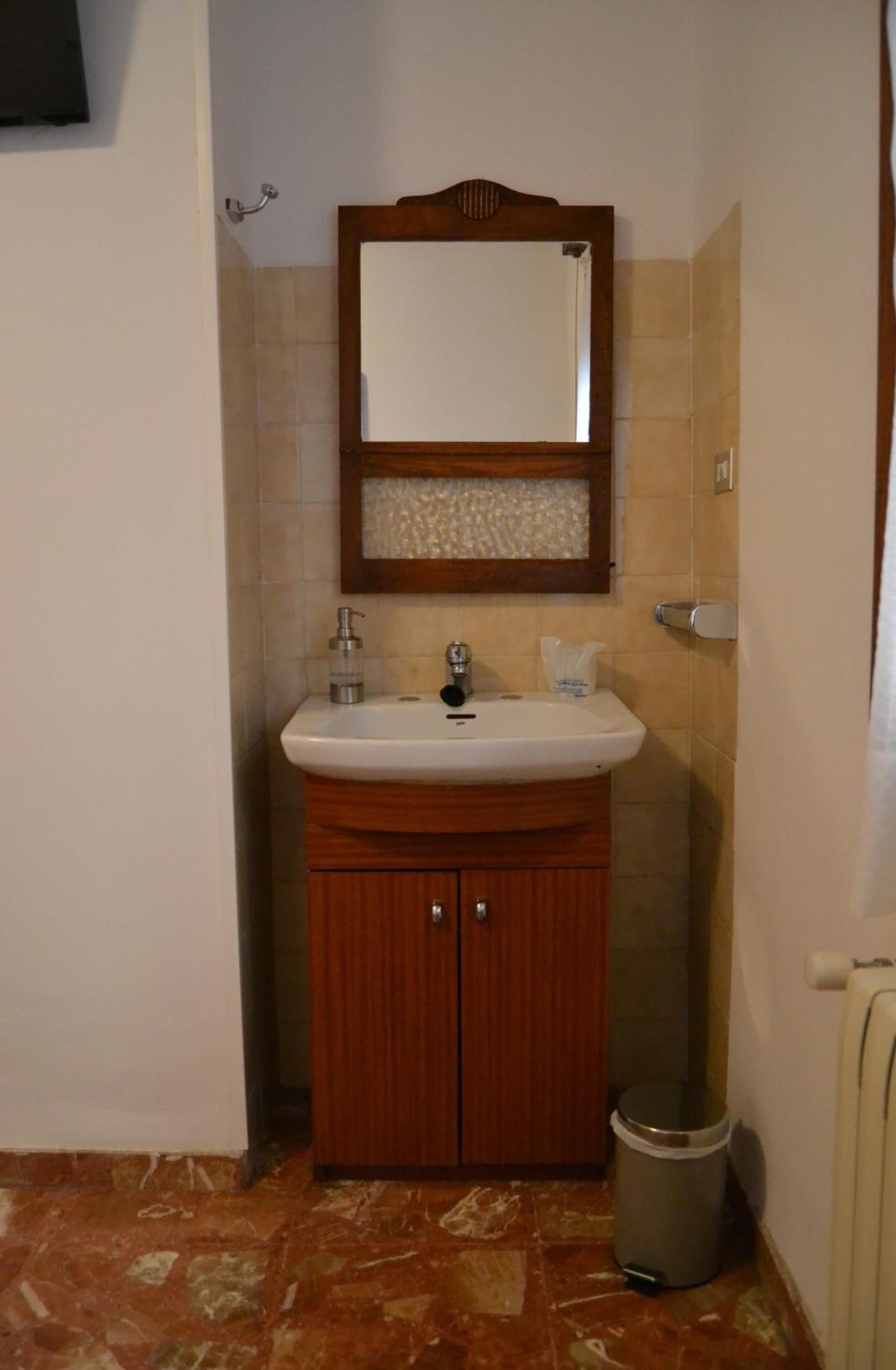Tres Puentes Anguiano Apartamentos y Hostal