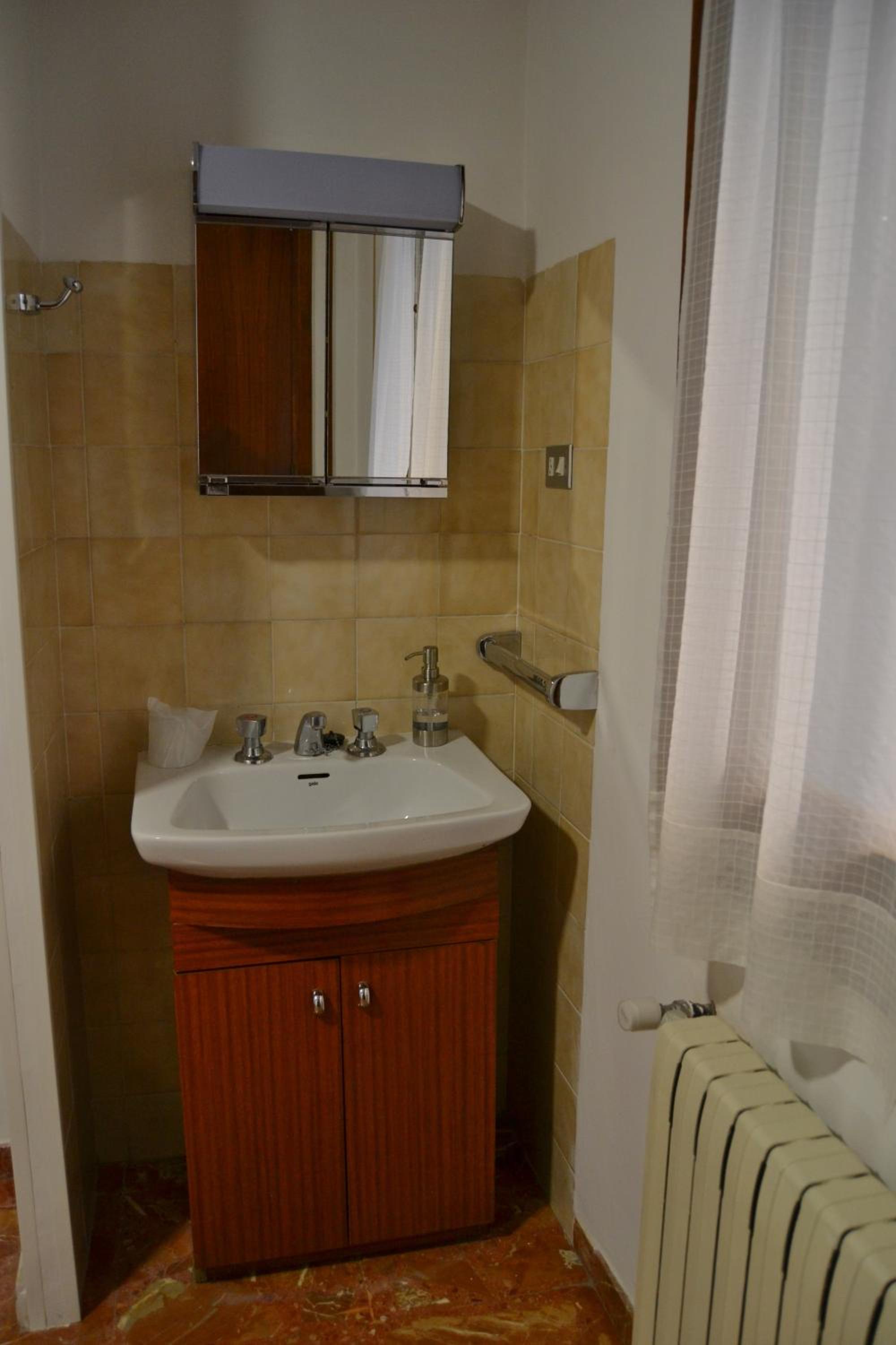 Tres Puentes Anguiano Apartamentos y Hostal