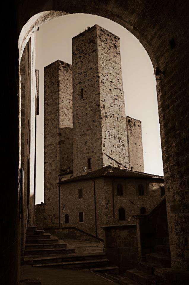 La Torre Nomipesciolini view 4