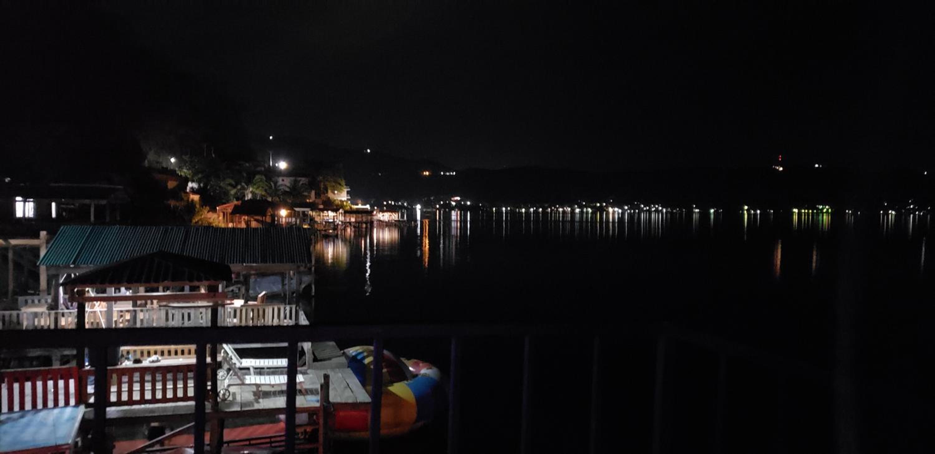 Captain Morgan Hostel Lake Coatepeque